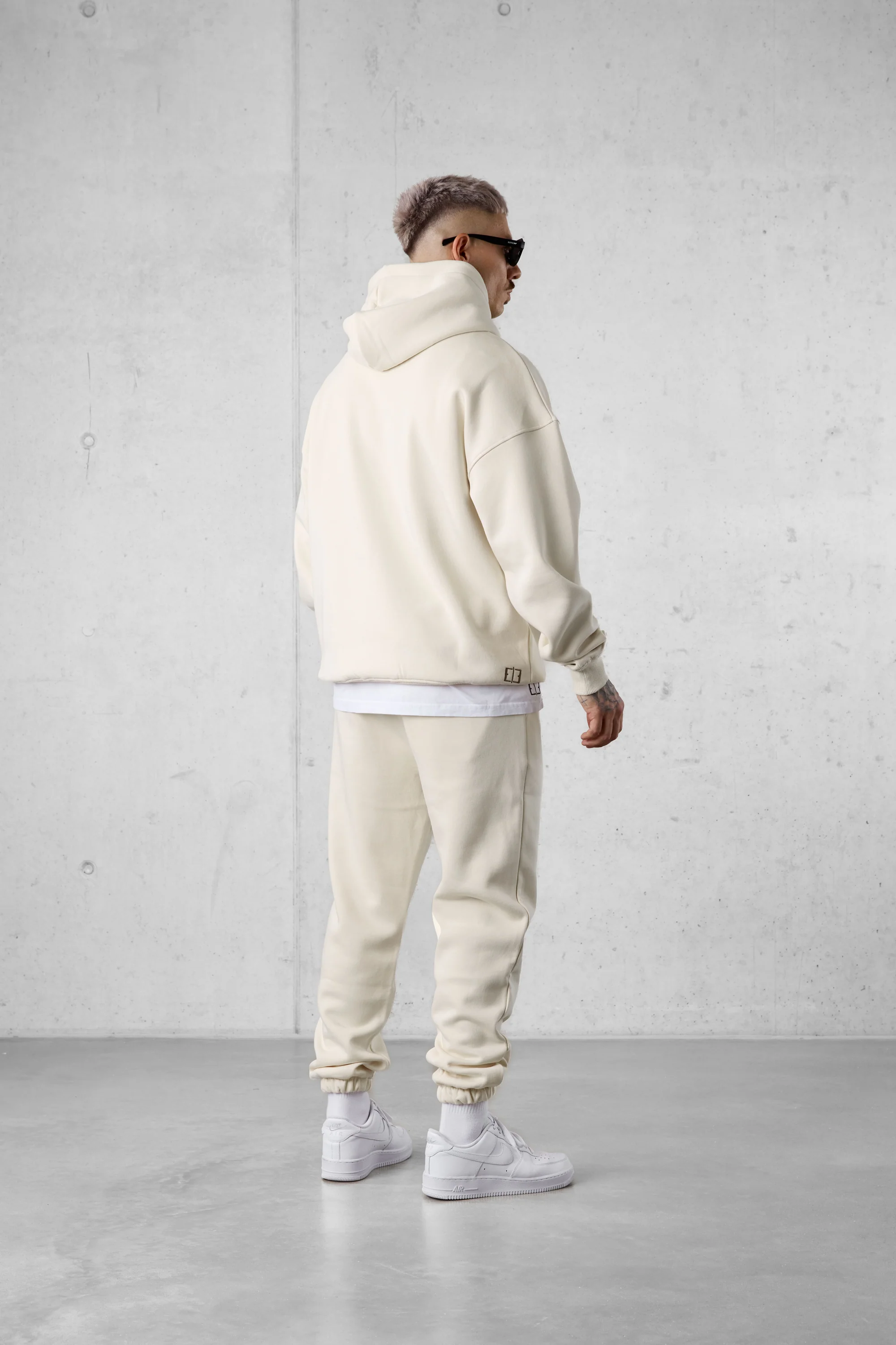 BEIGE LETTERING OVERSIZED HOODIE - Image 3