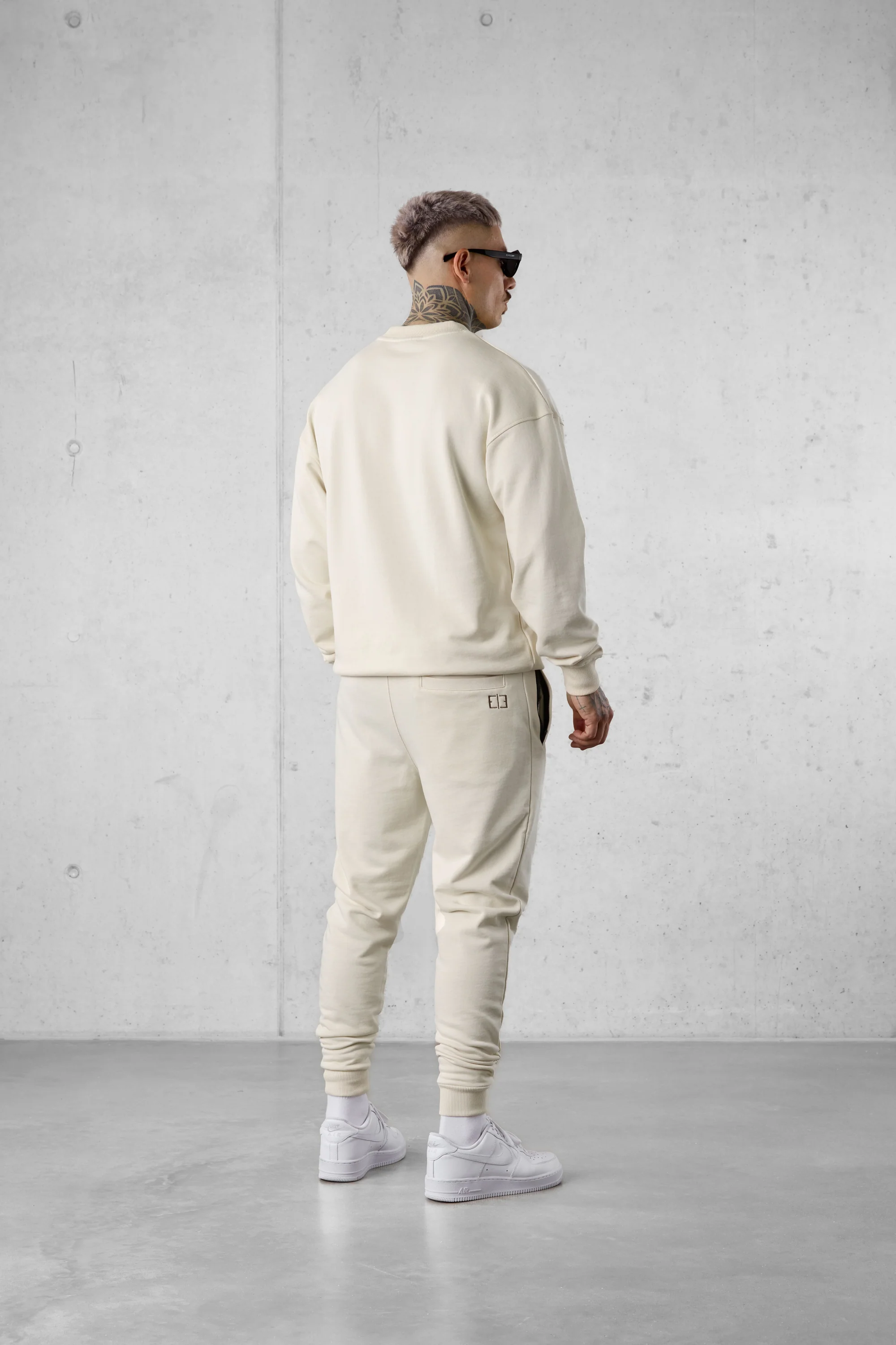 BEIGE LETTERING SWEATER - Image 3