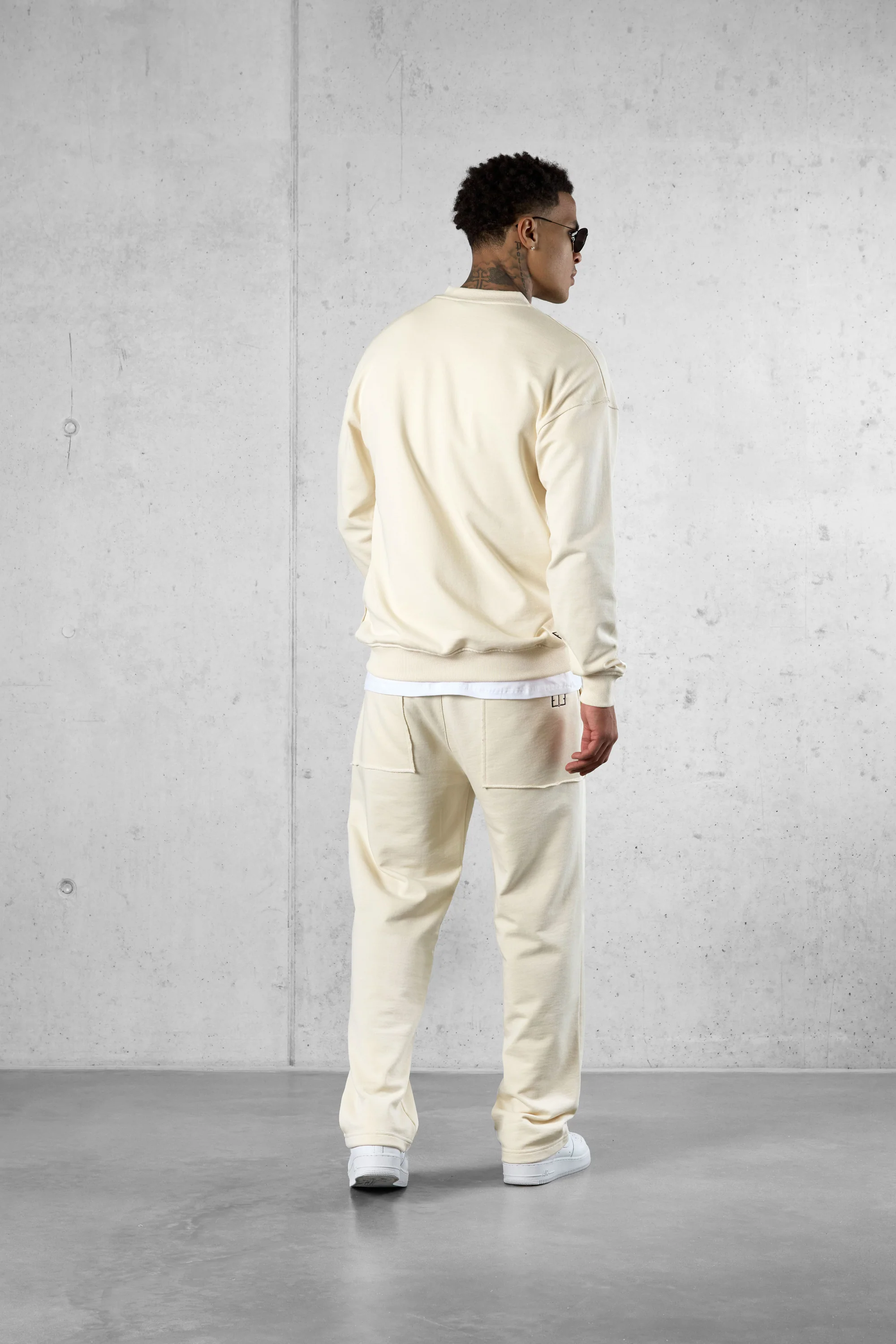 BEIGE SEAMS POCKET ZIP SWEATER - Image 4
