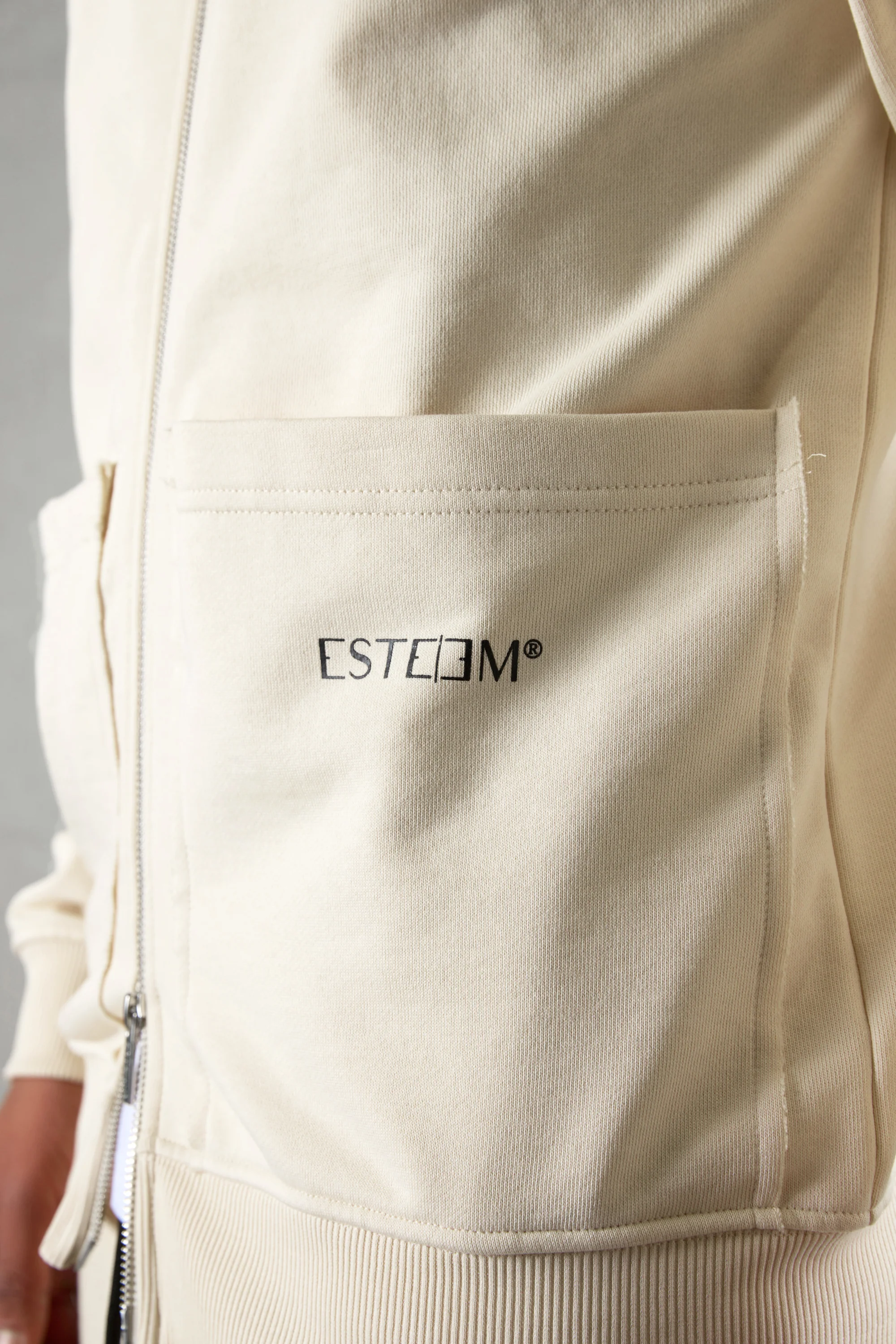 BEIGE SEAMS POCKET ZIP SWEATER - Image 5