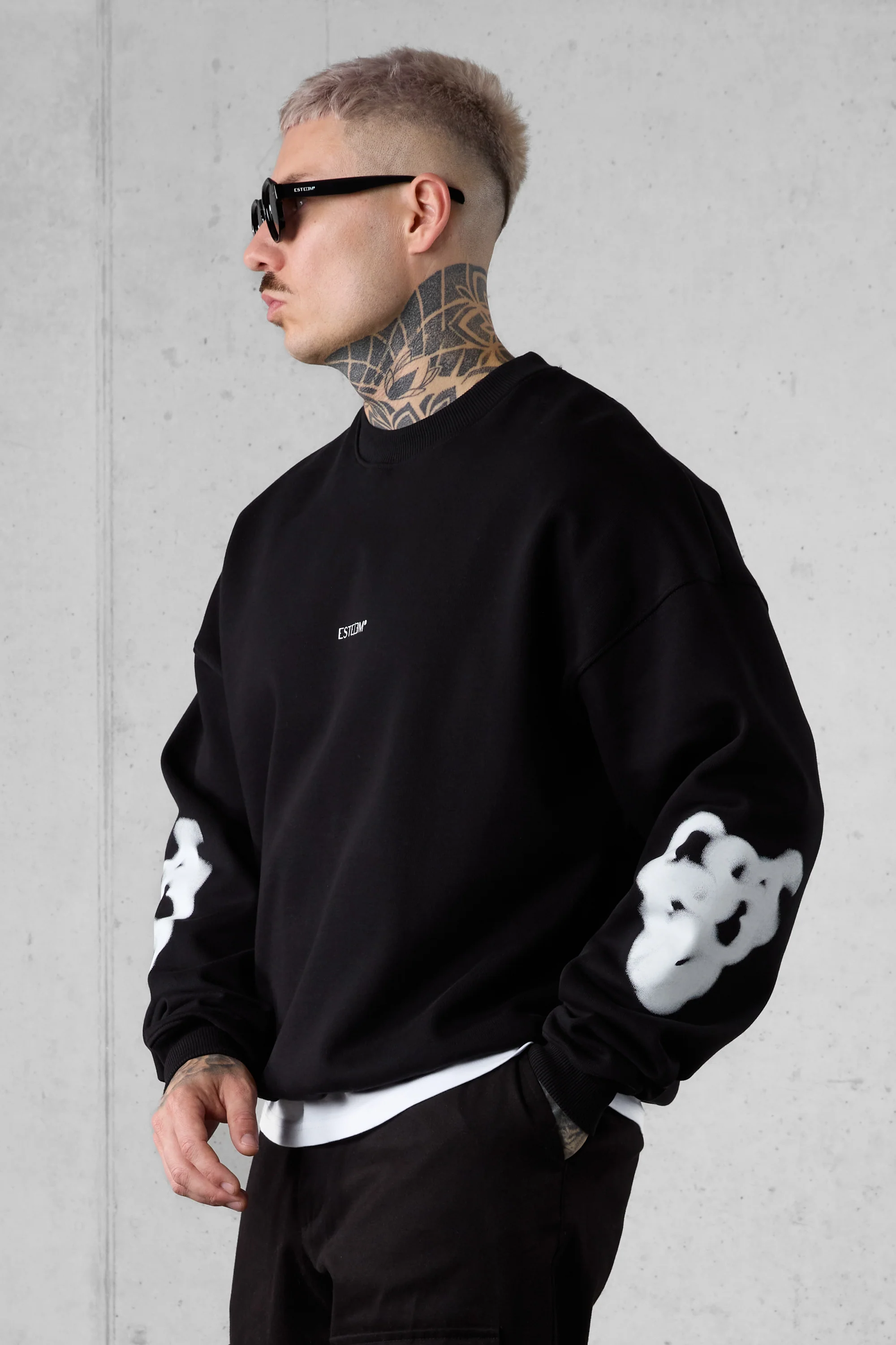 BLACK BLURRED HEARTS OVERSIZED SWEATER - Image 3