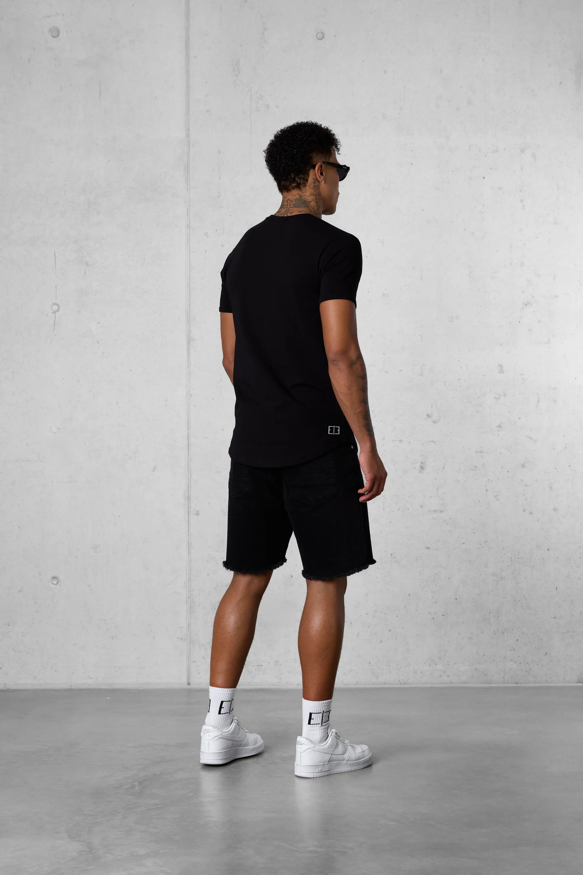 BLACK CHASING COASTLINES TEE - Image 4