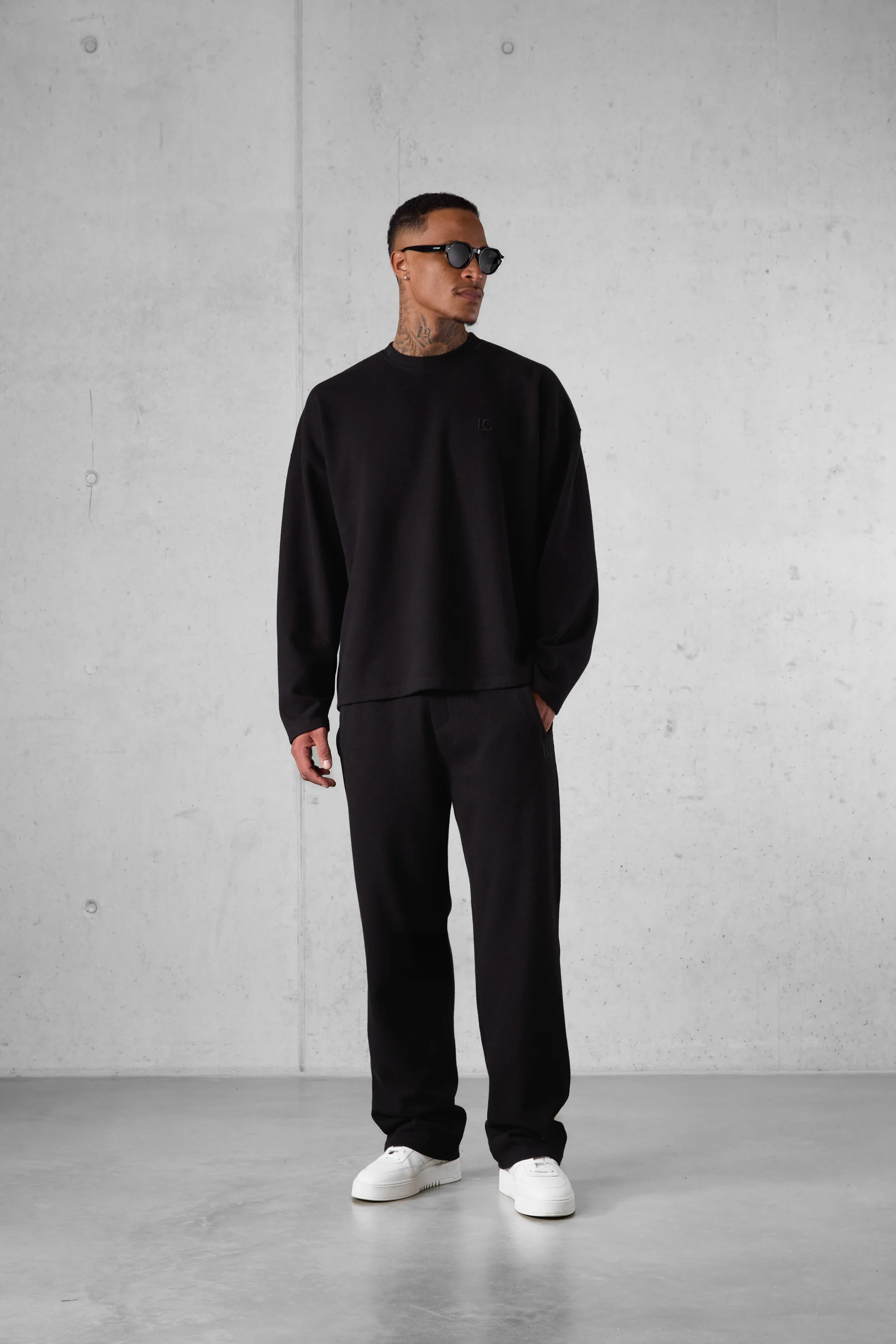 BLACK COMFY LOOSE SWEATPANTS - Image 2