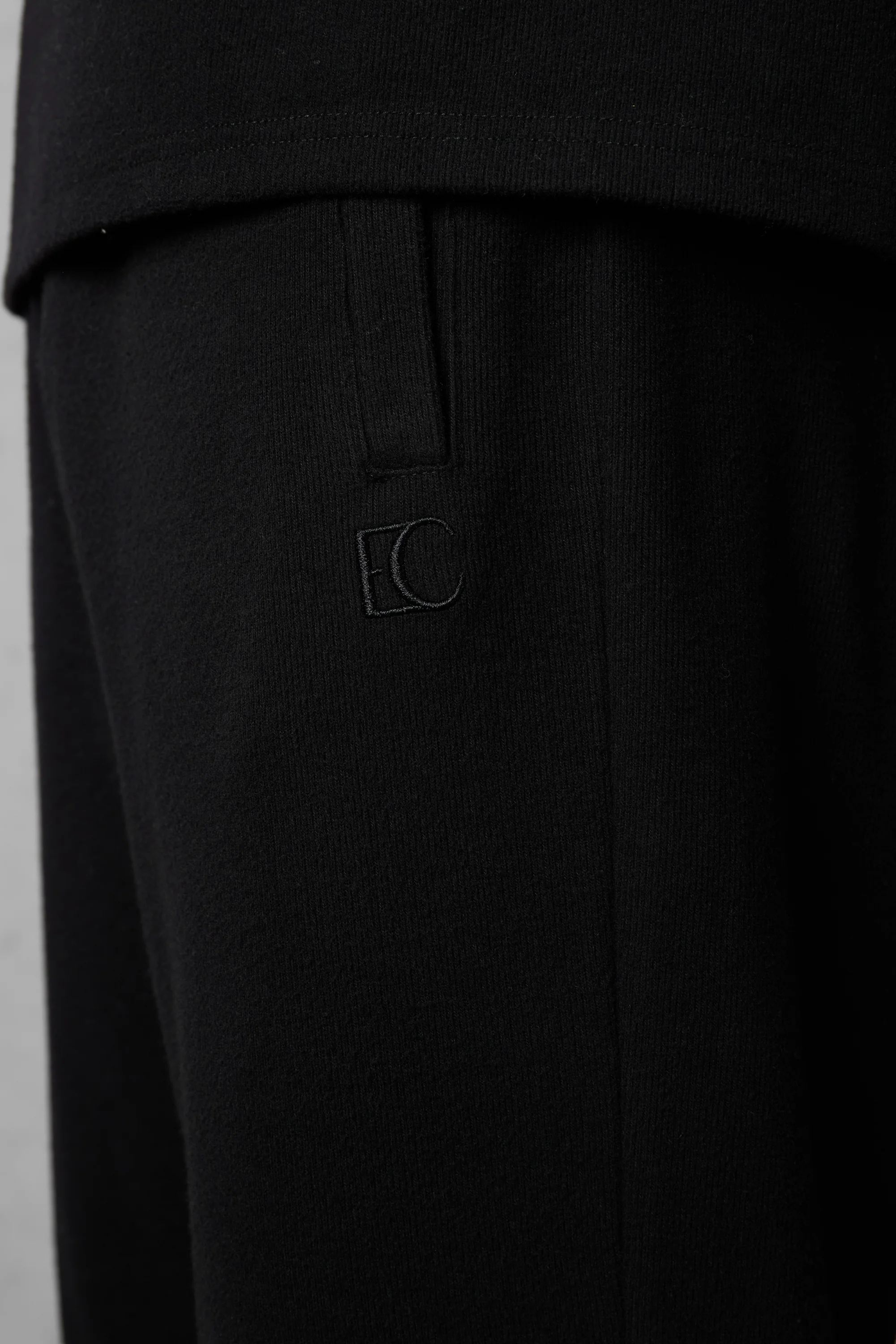 BLACK COMFY LOOSE SWEATPANTS - Image 3