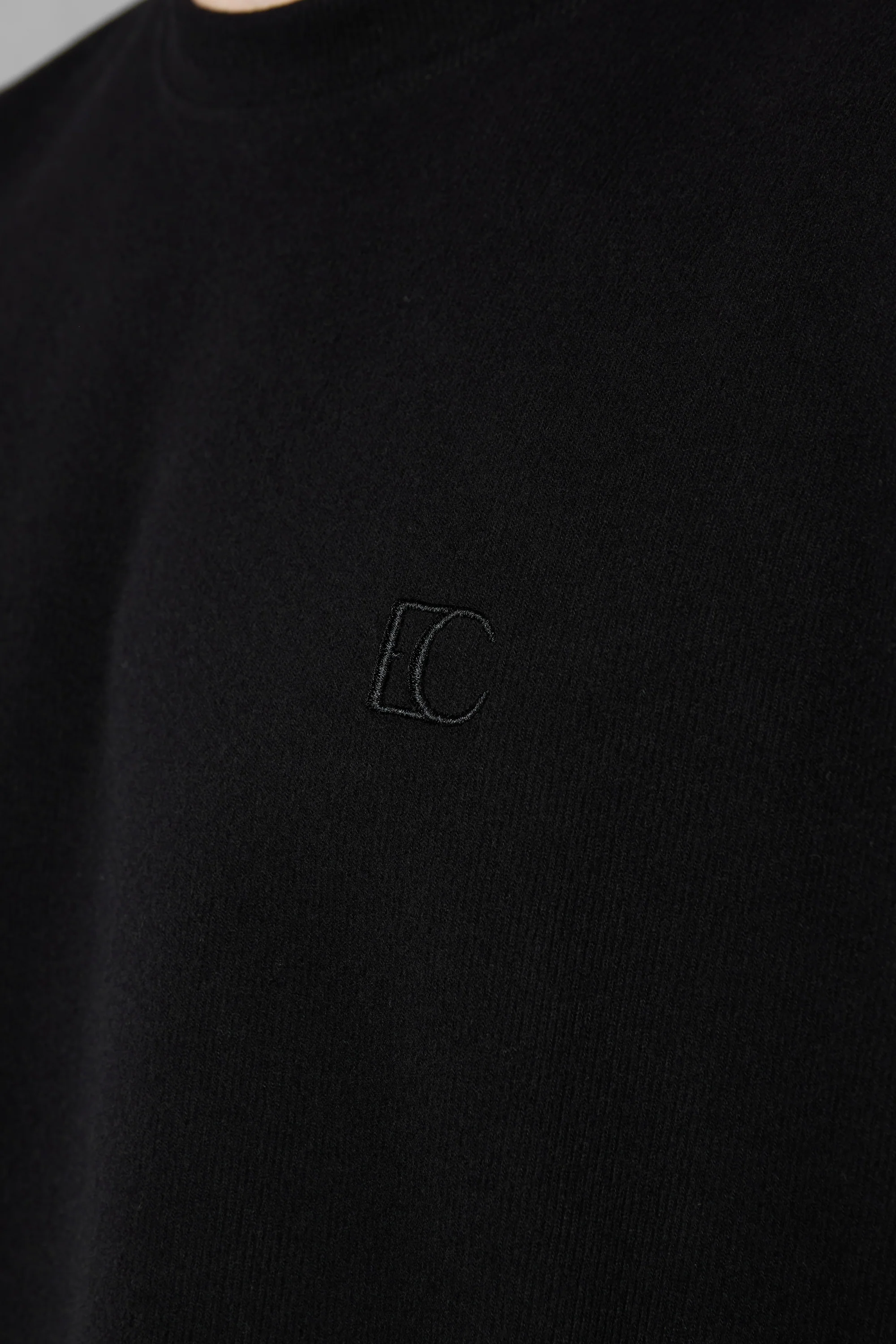 BLACK COMFY OVERSIZED SWEATER - Image 3