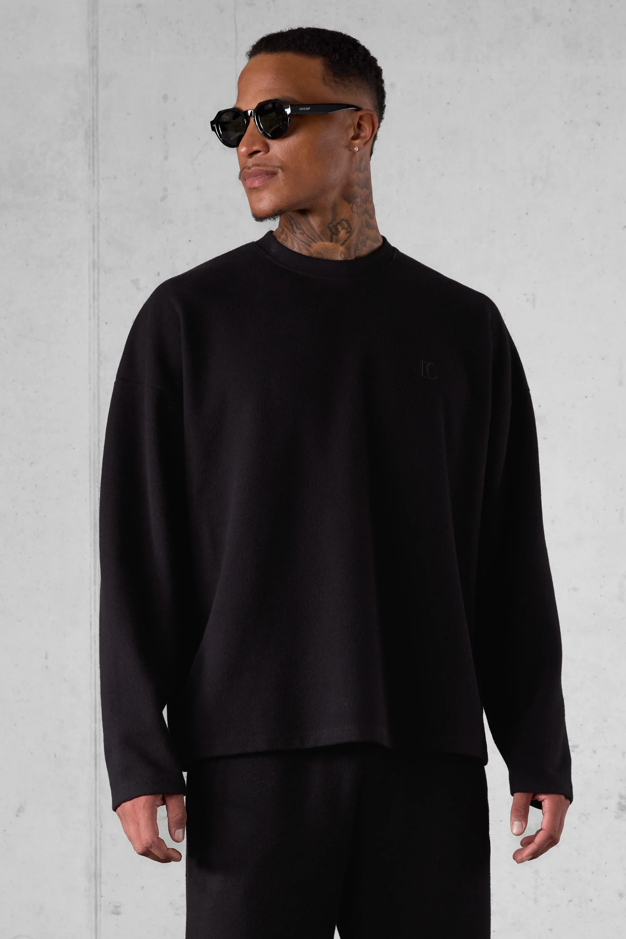 BLACK COMFY OVERSIZED SWEATER - Image 4