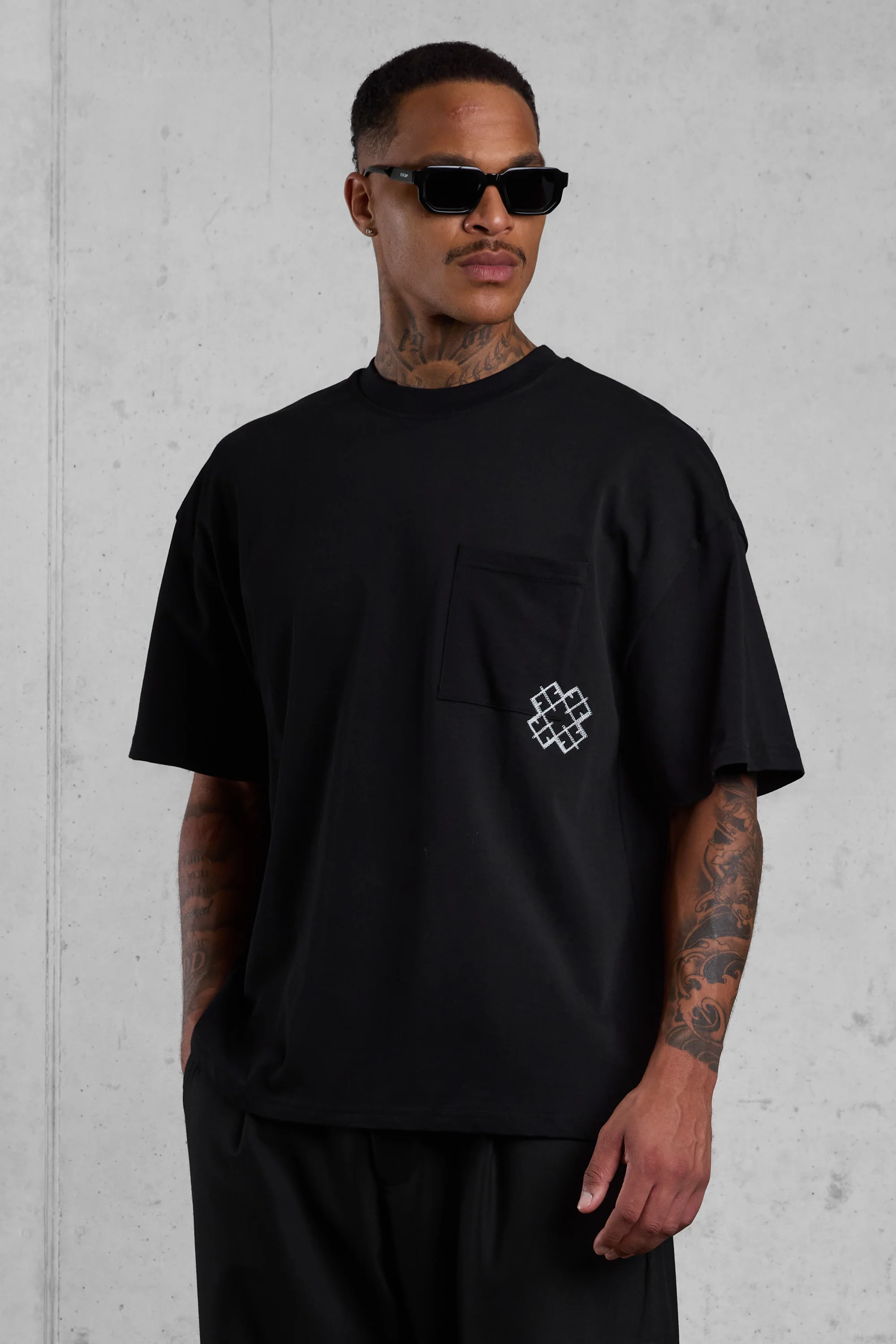 BLACK CREATIVE ATELIER OVERSIZED TEE - Image 4