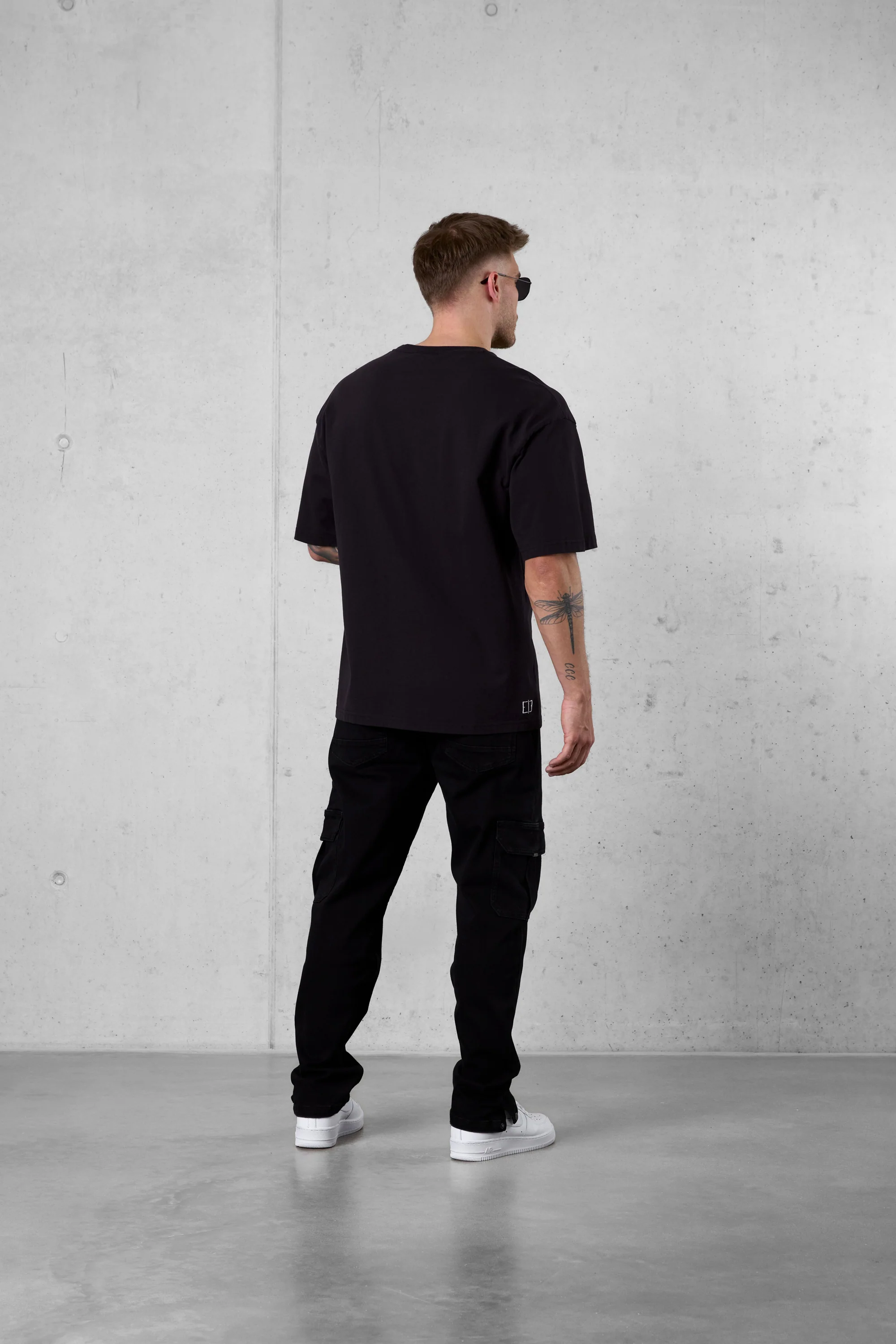 BLACK CURVE OVERSIZED TEE - Image 4