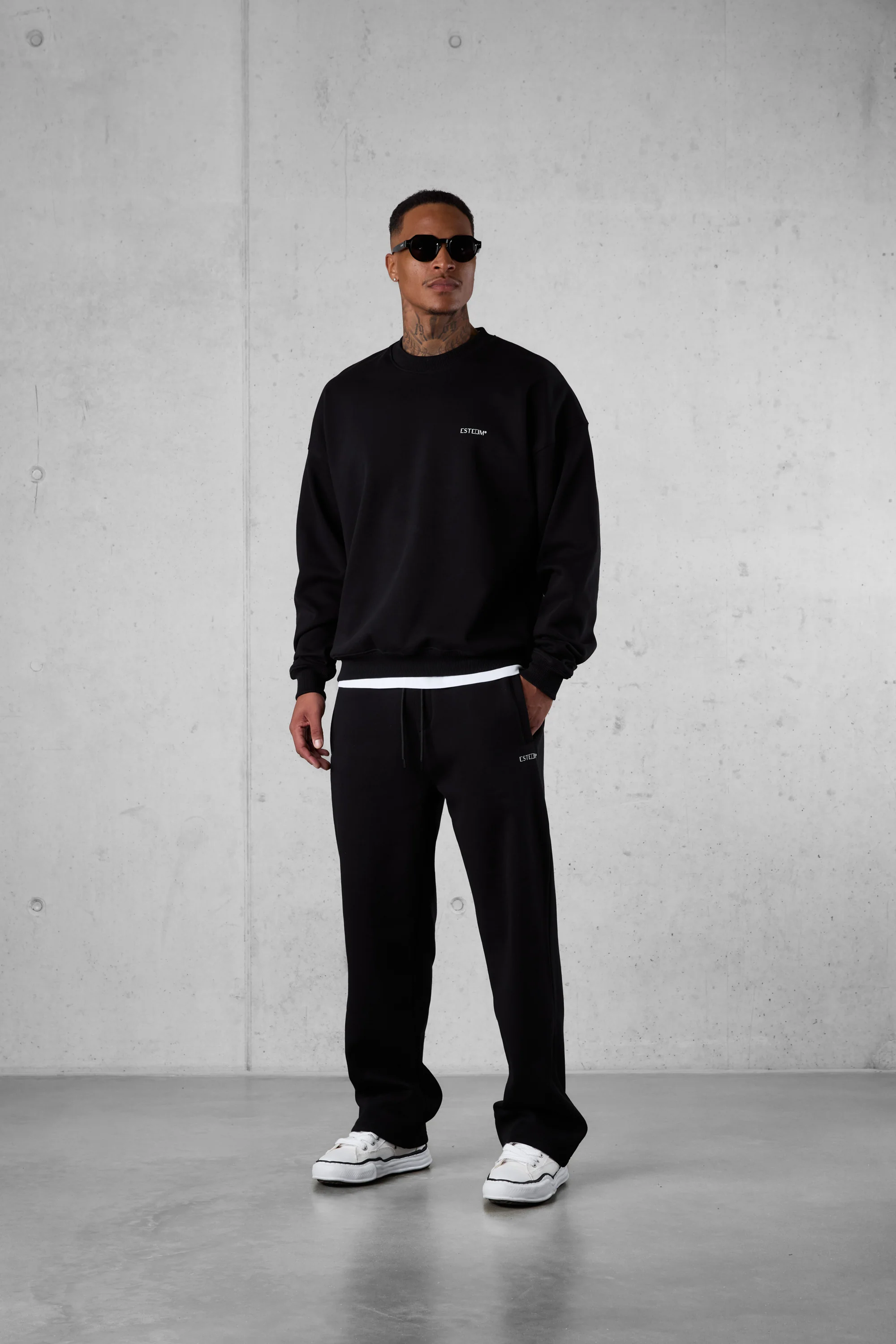 BLACK DISCREET OVERSIZED SWEATER - Image 3