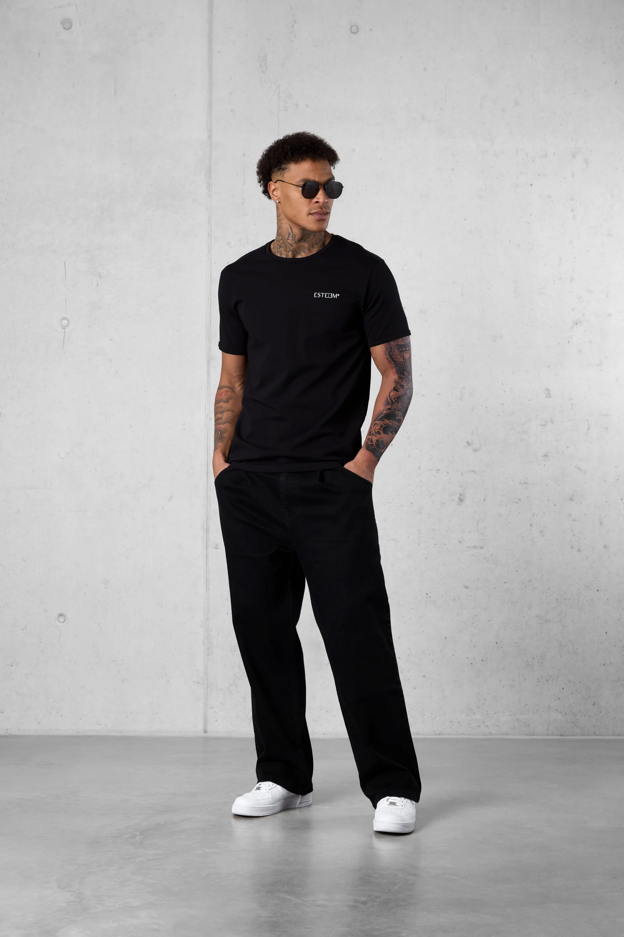 BLACK DISCREET TEE - Image 2