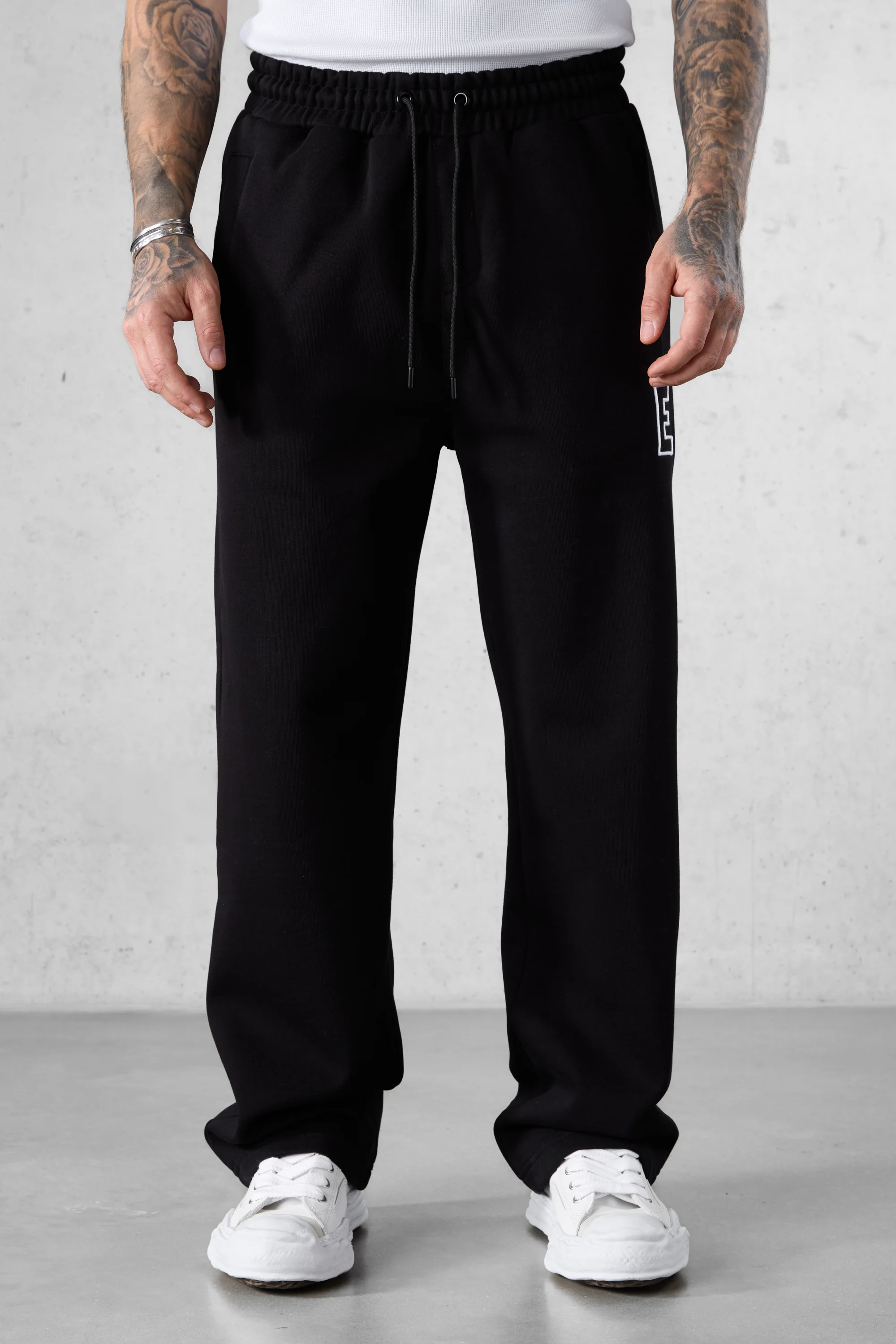 BLACK E. STATEMENT BAGGY JOGGER - Image 3