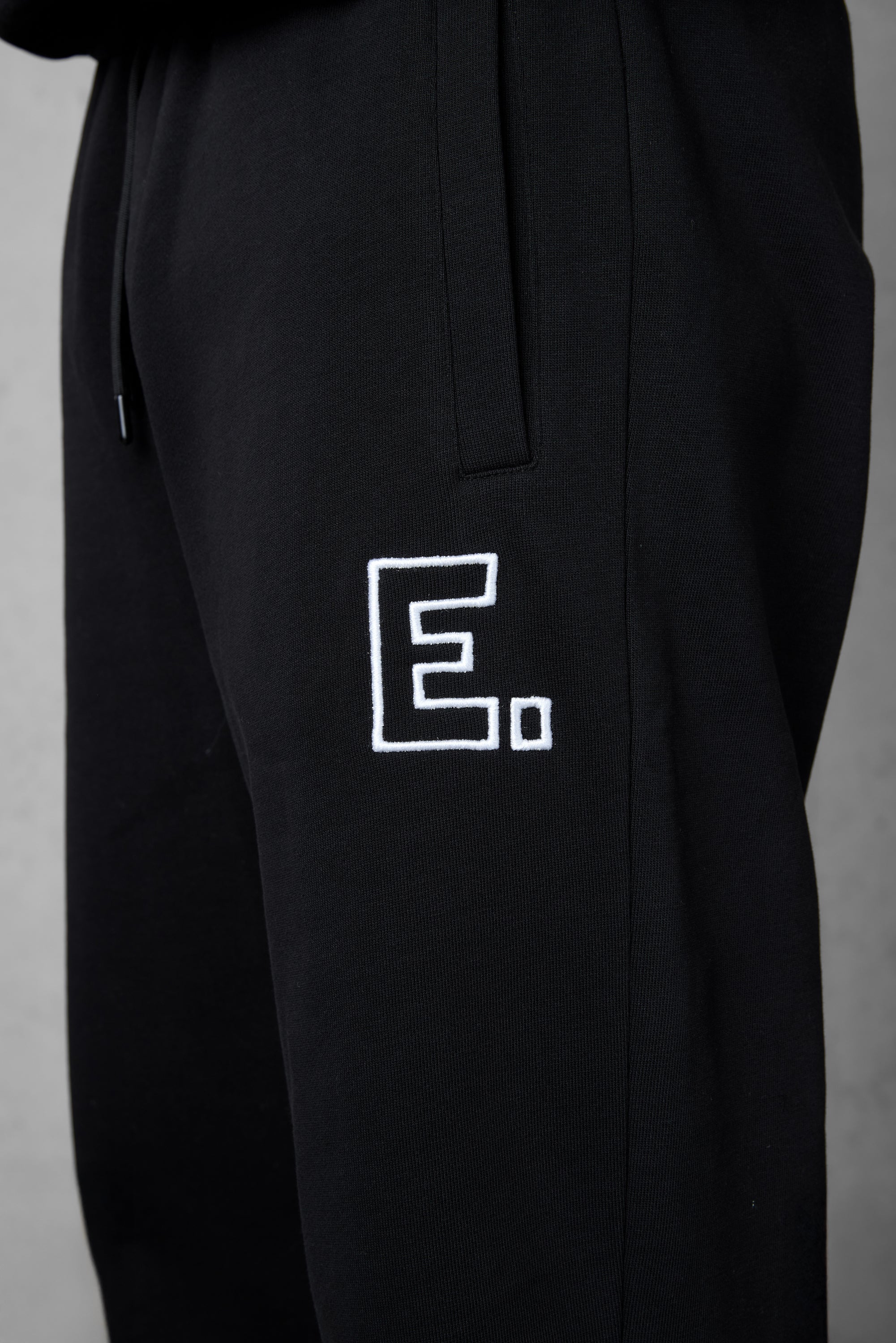 BLACK E. STATEMENT BAGGY JOGGER - Image 5