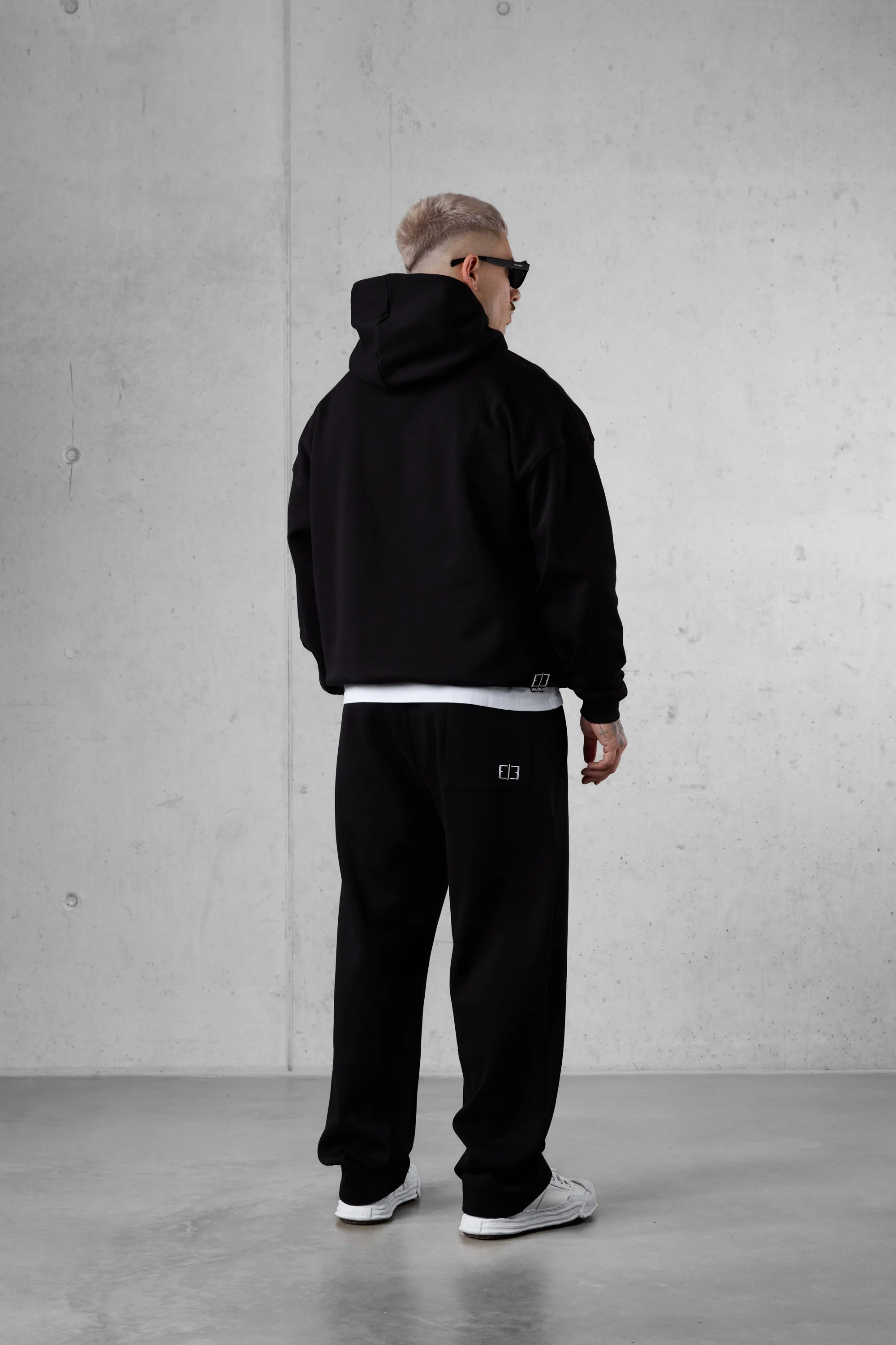 BLACK E. STATEMENT BAGGY JOGGER - Image 6