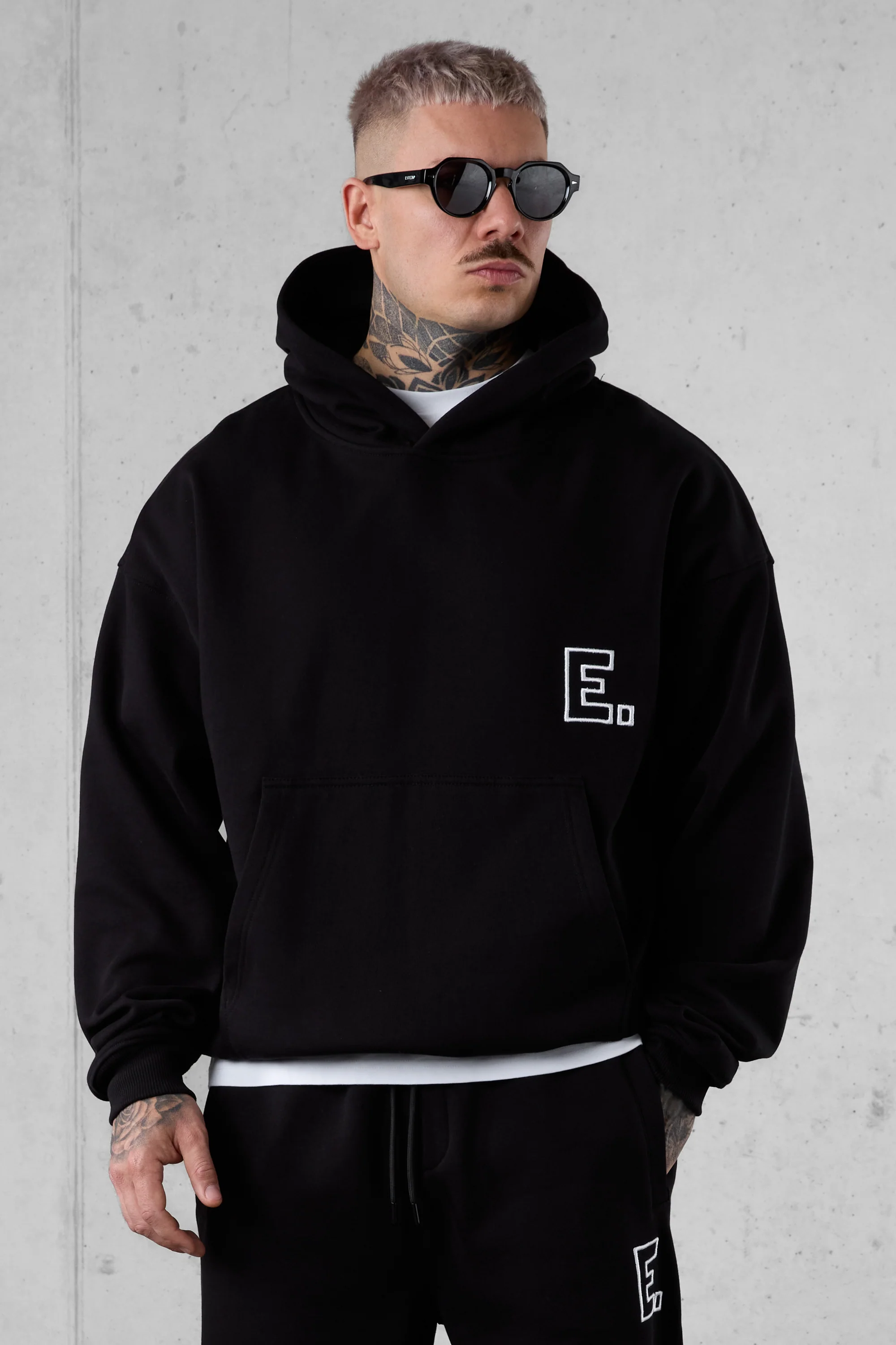 BLACK E. STATEMENT OVERSIZED HOODIE - Image 3