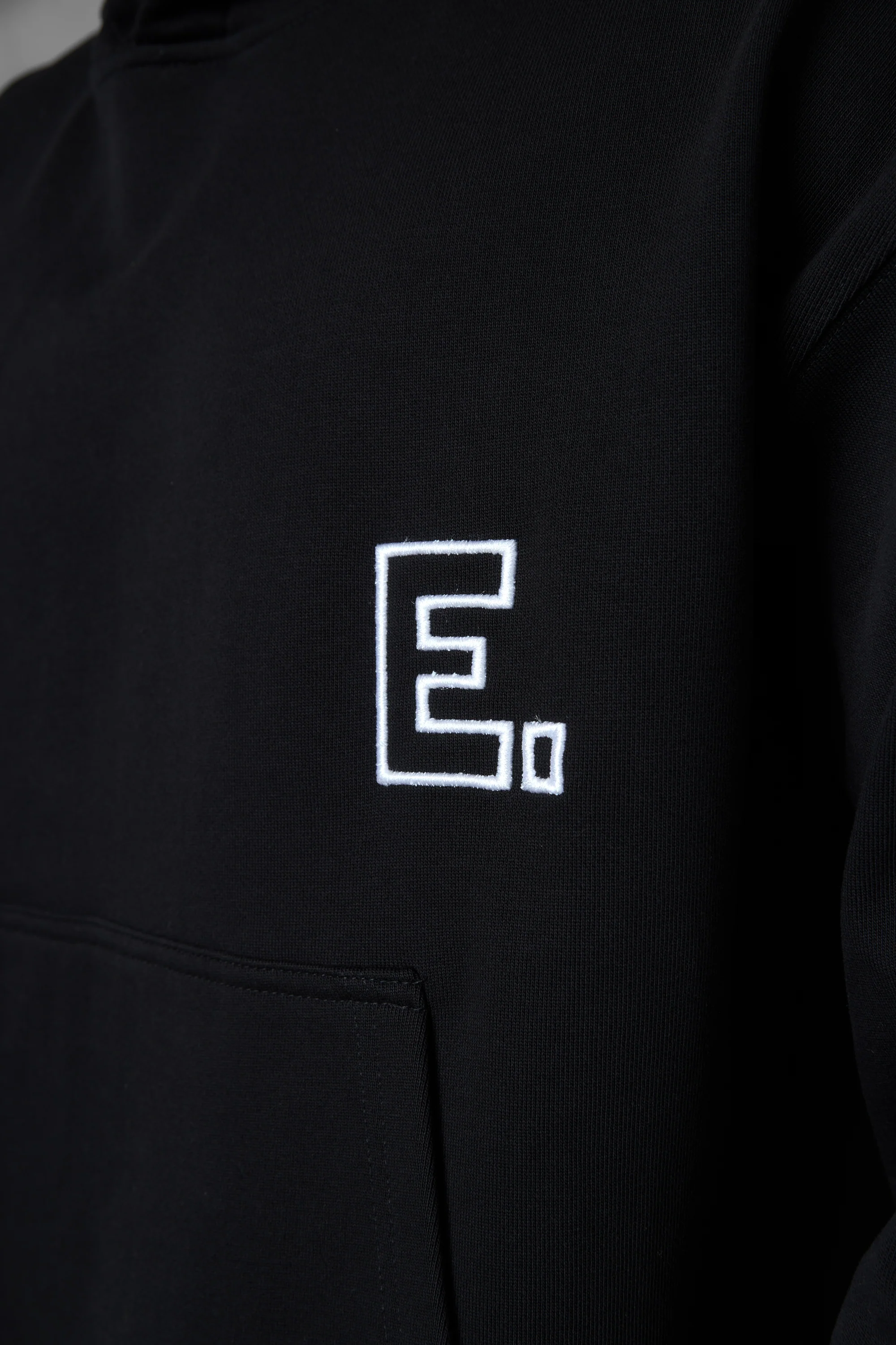 BLACK E. STATEMENT OVERSIZED HOODIE - Image 5