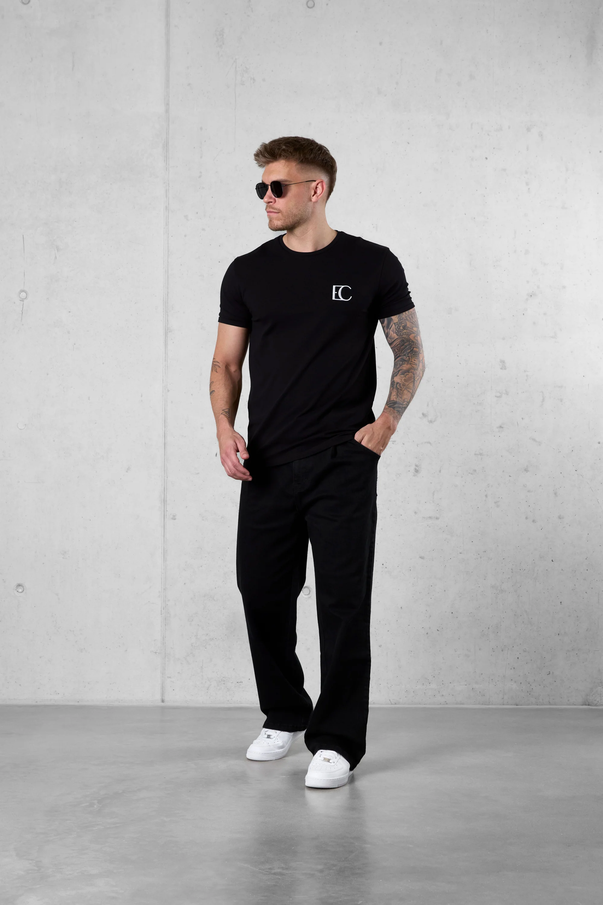 BLACK EC LOGO TEE - Image 2