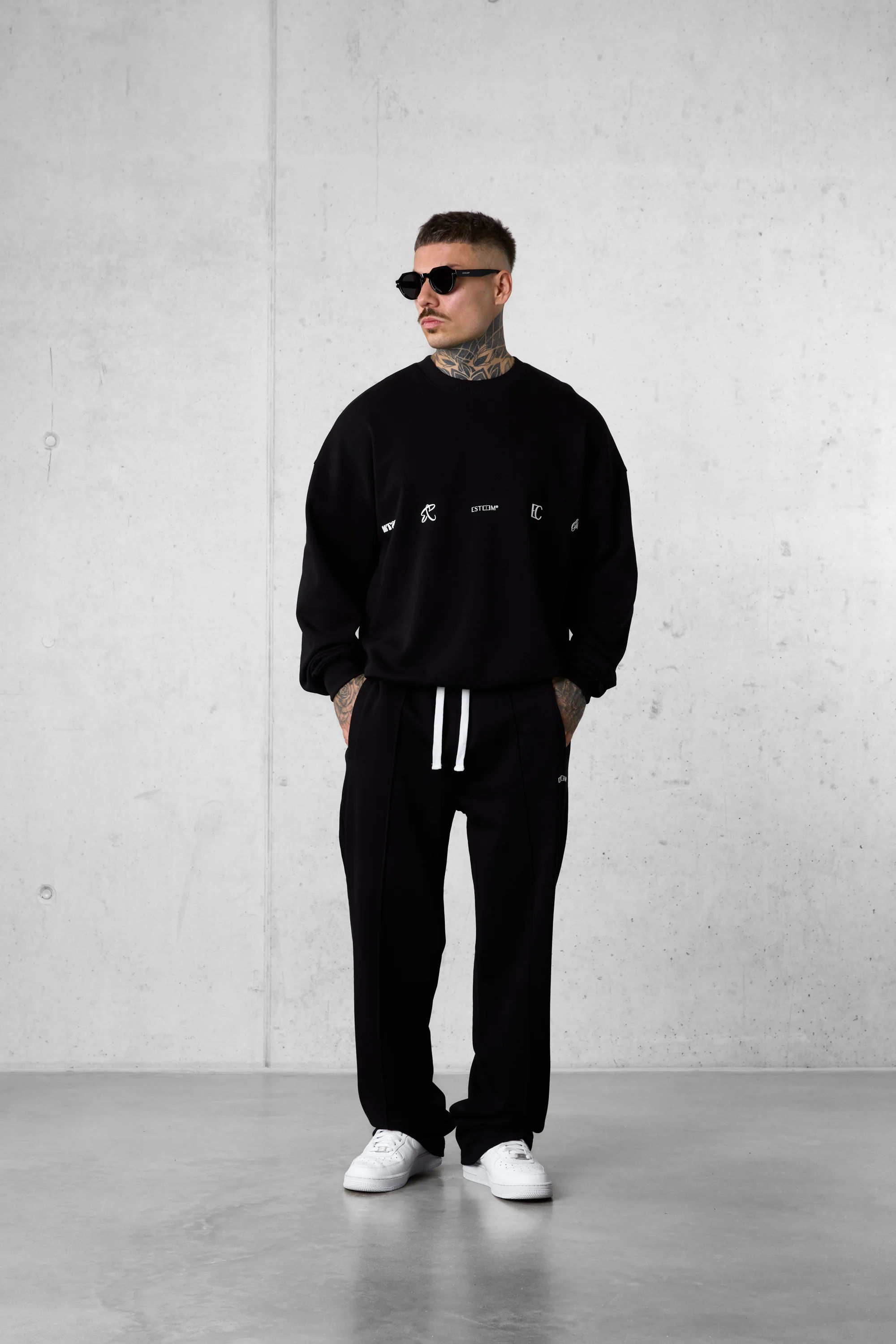 BLACK ESSENTIAL LOOSE SWEATPANTS 2.0 - Image 2