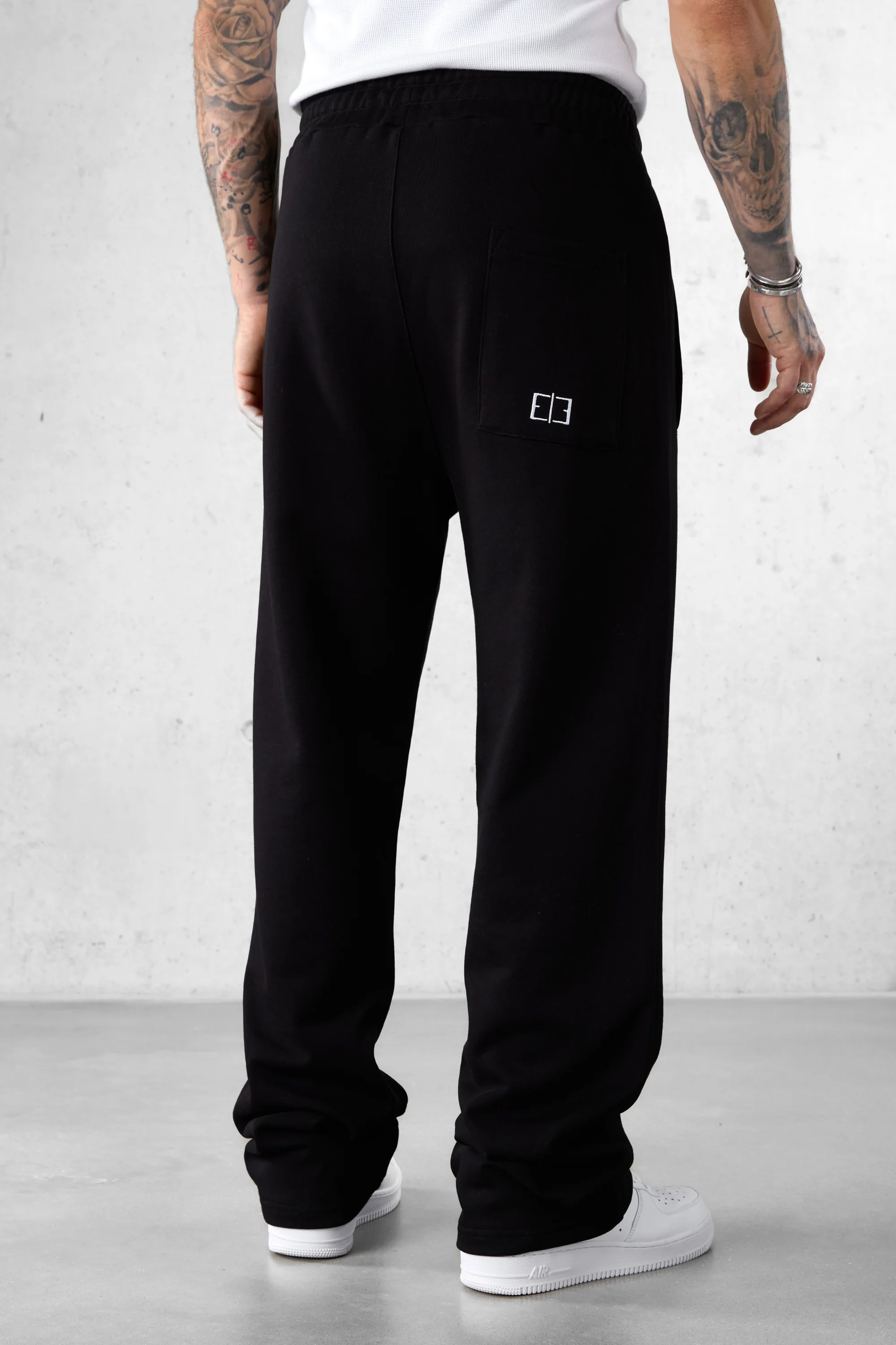 BLACK ESSENTIAL LOOSE SWEATPANTS 2.0 - Image 4
