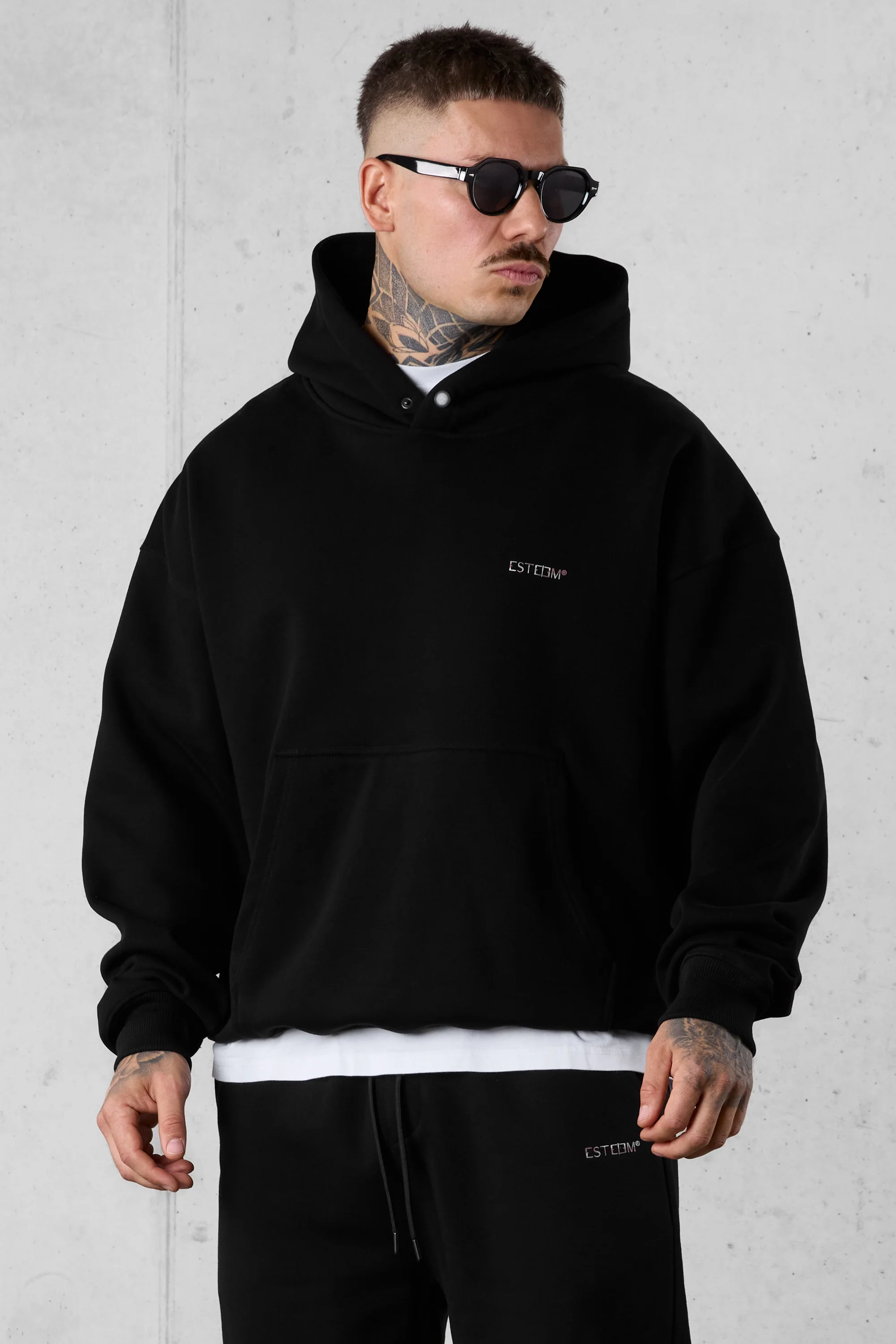 BLACK ESSENTIAL OVERSIZED HOODIE 2.0 - Image 4