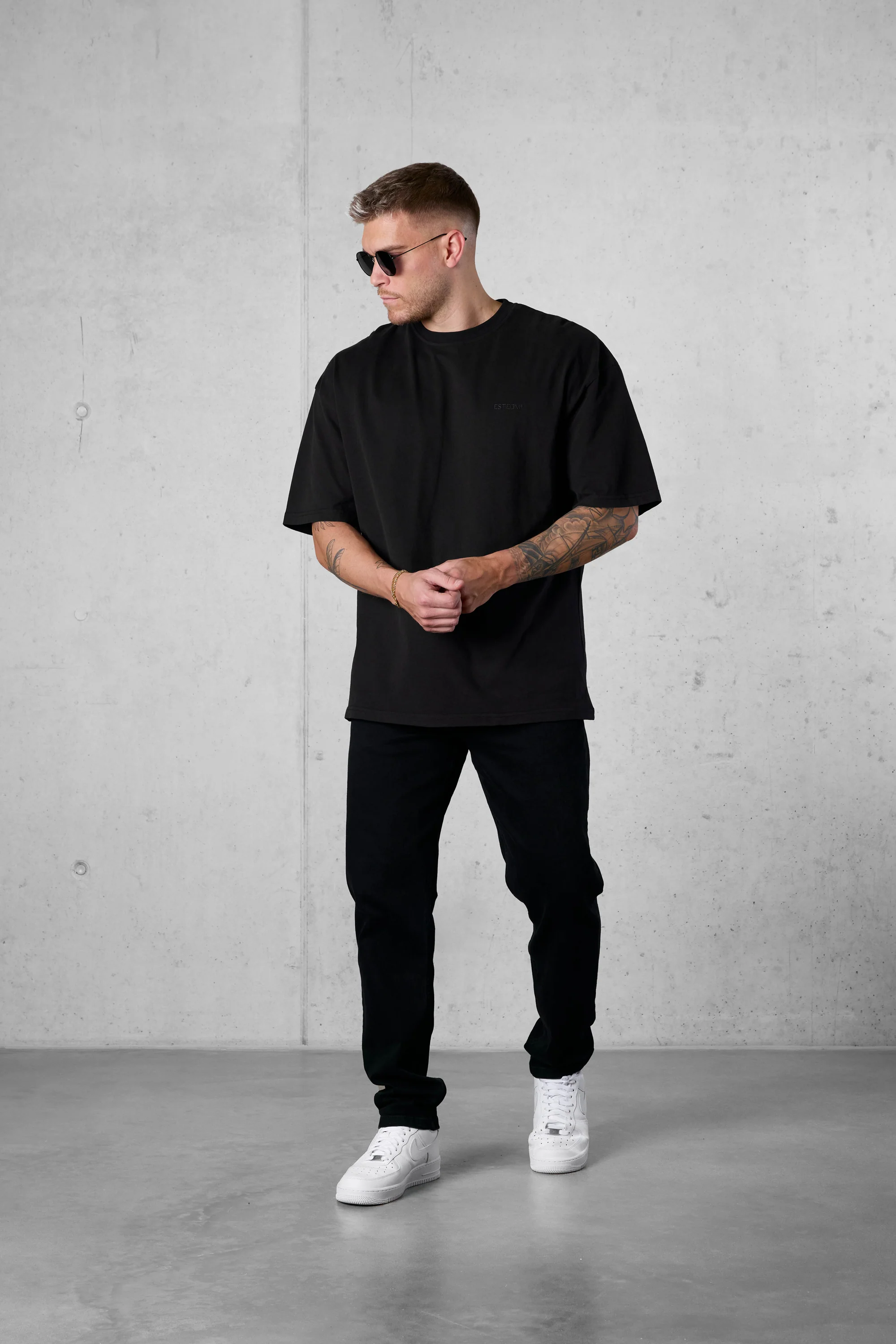 BLACK ESSENTIAL OVERSIZED TEE - Image 3