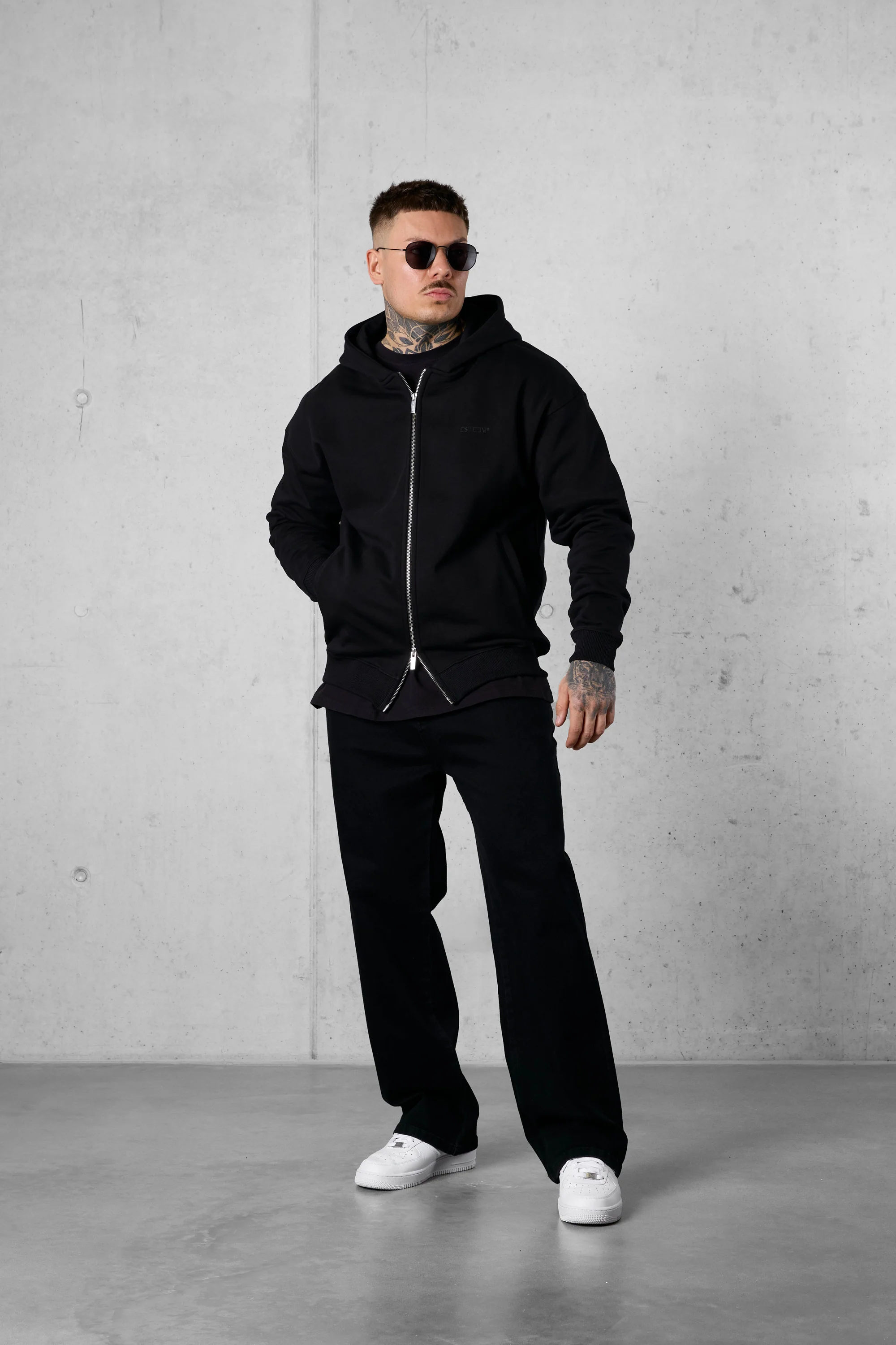 BLACK ESSENTIAL OVERSIZED ZIP HOODIE - Image 3