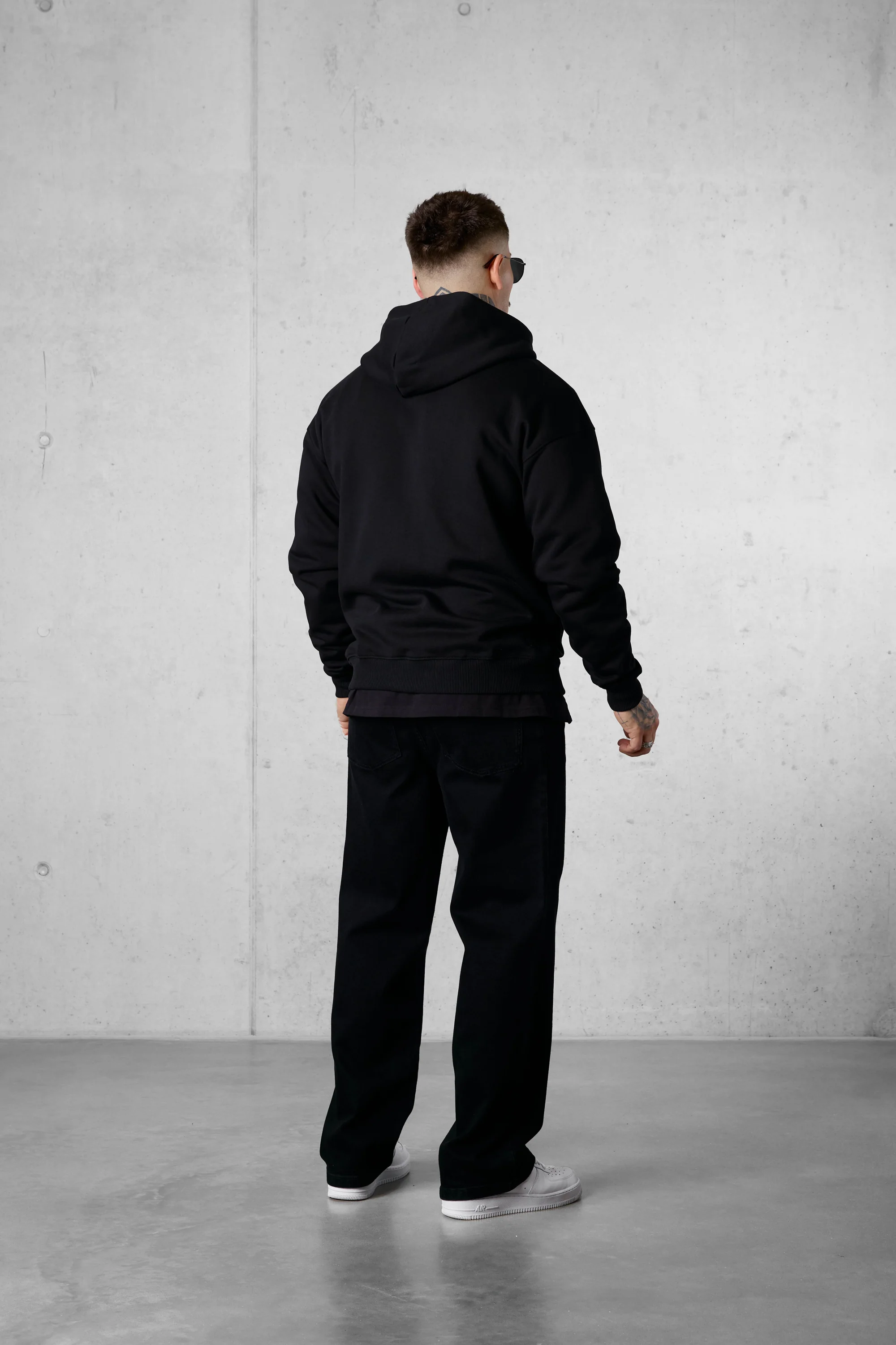 BLACK ESSENTIAL OVERSIZED ZIP HOODIE - Image 4