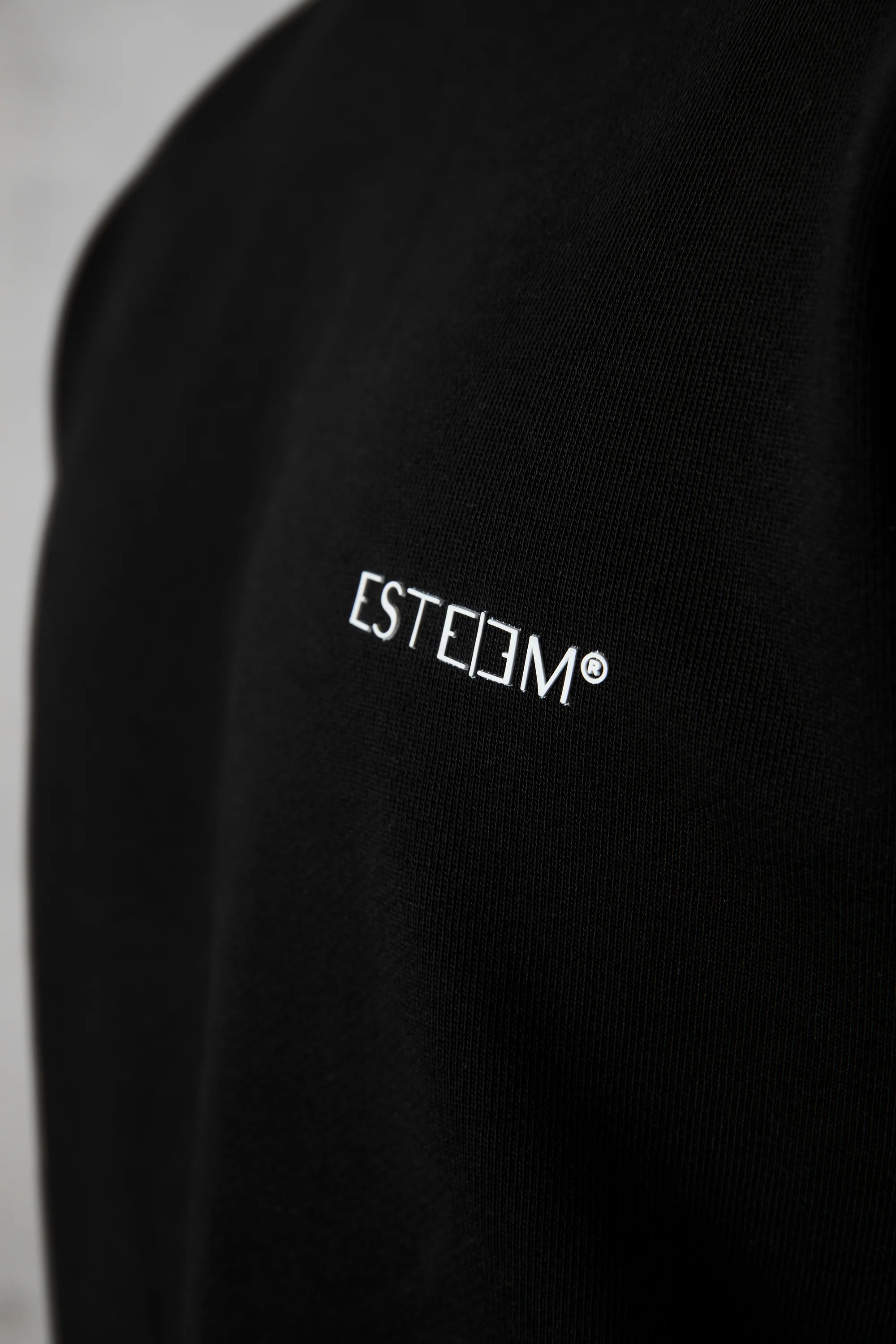 BLACK ESSENTIAL SWEATER - Image 5