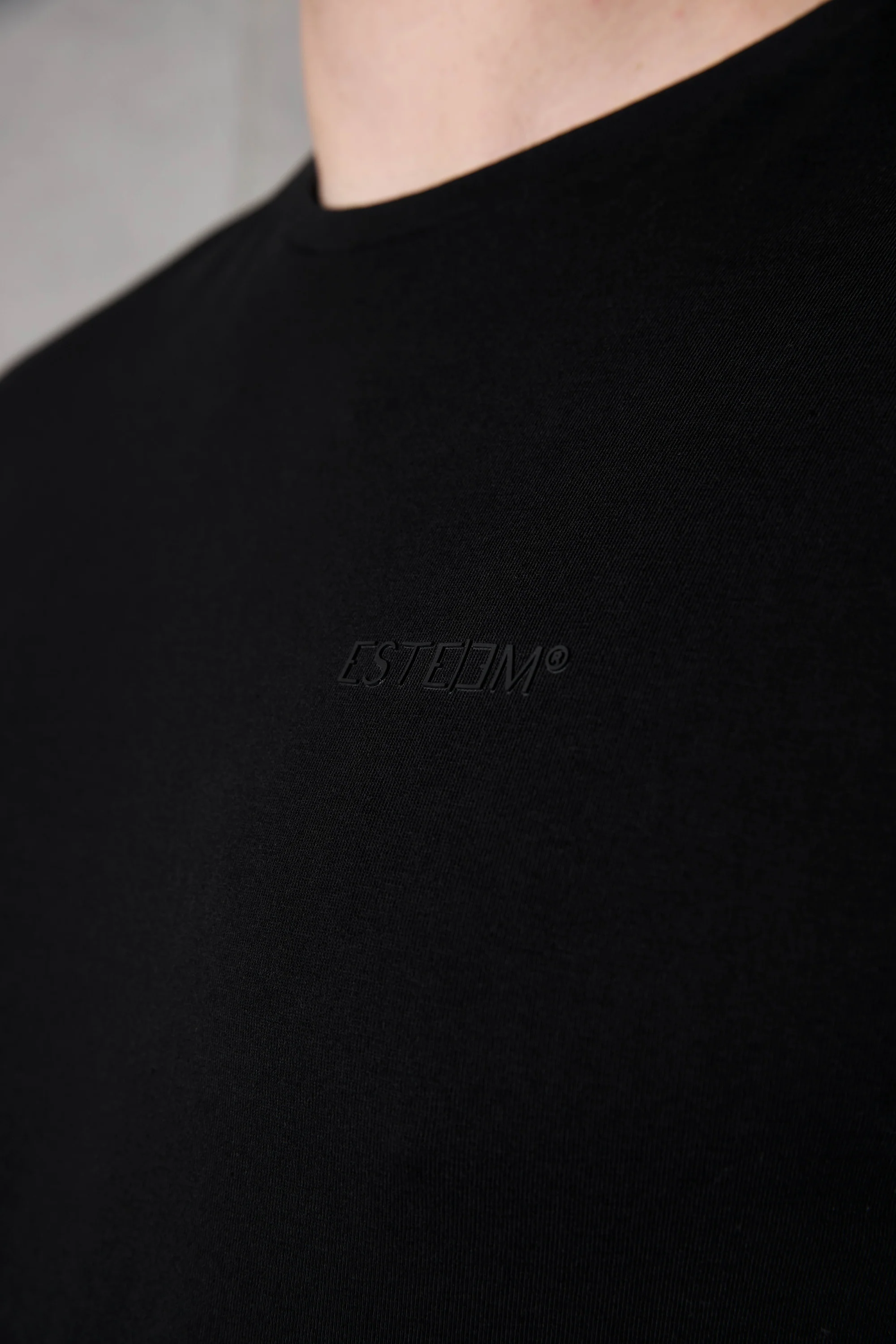 BLACK ESSENTIAL TEE - Image 5