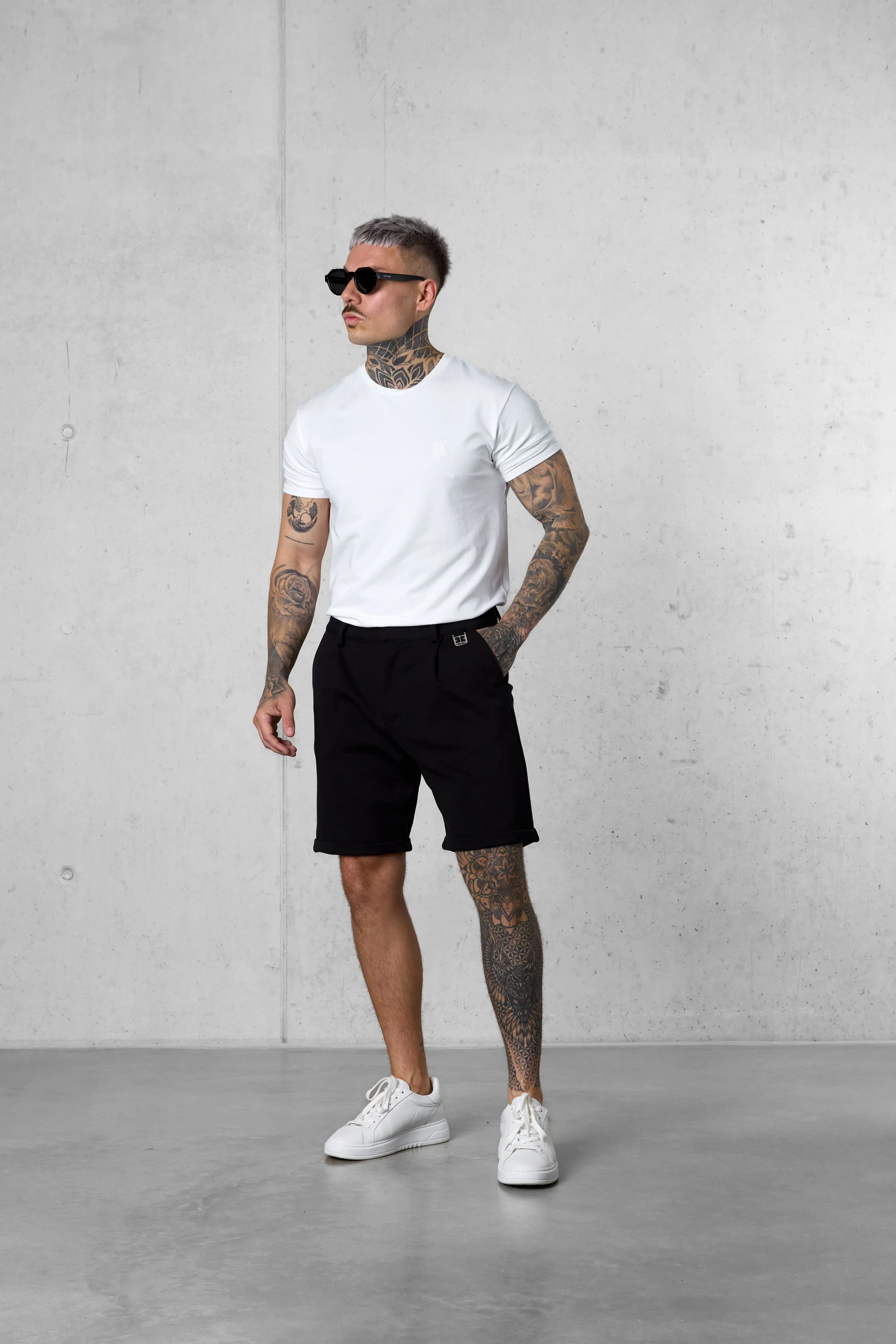BLACK ICON TAILORED SHORTS - Image 2