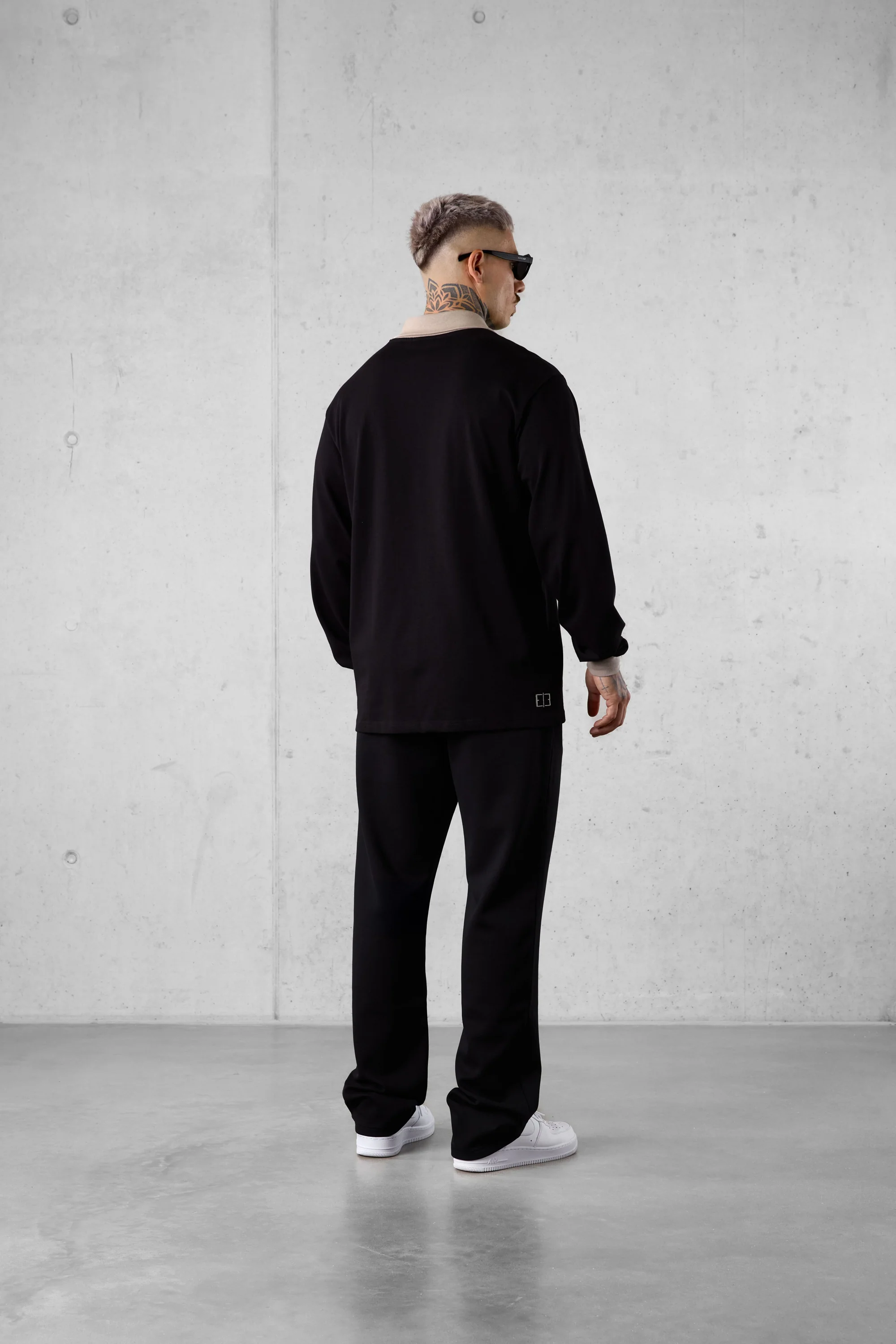 BLACK KHAKI V-NECK POLO LONGSLEEVE - Image 3