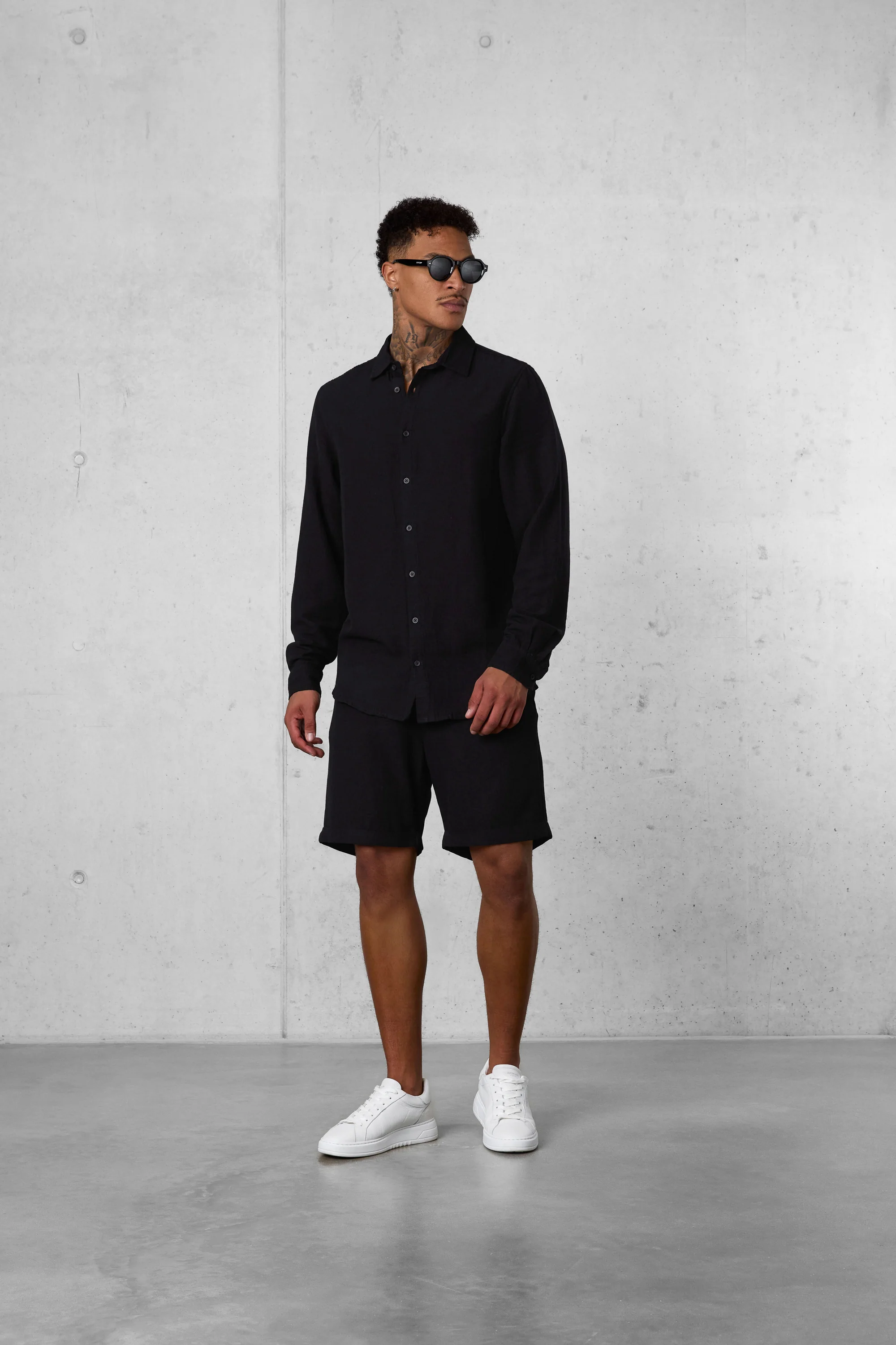BLACK LINEN SHORTS - Image 2