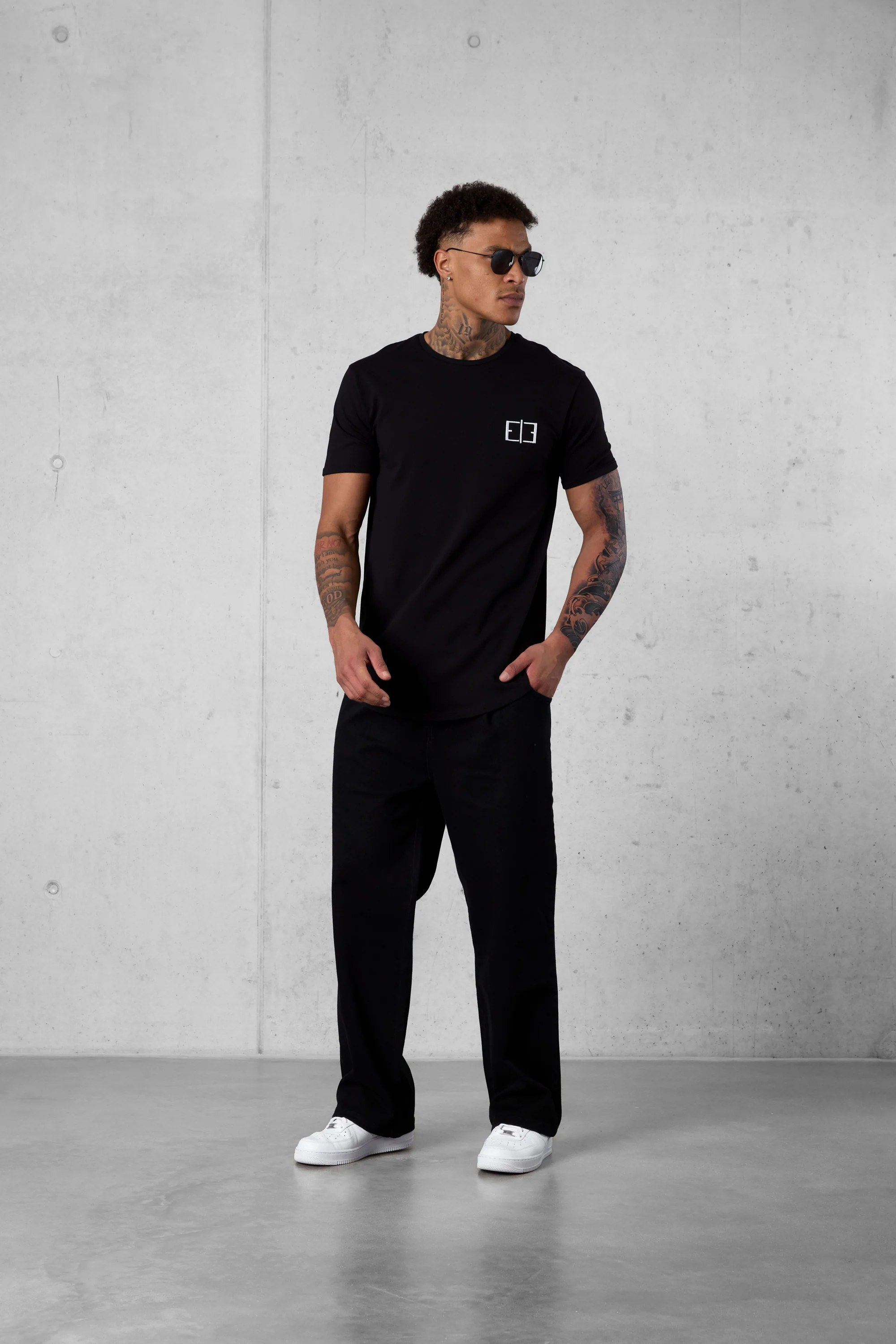BLACK LOGO TEE - Image 2