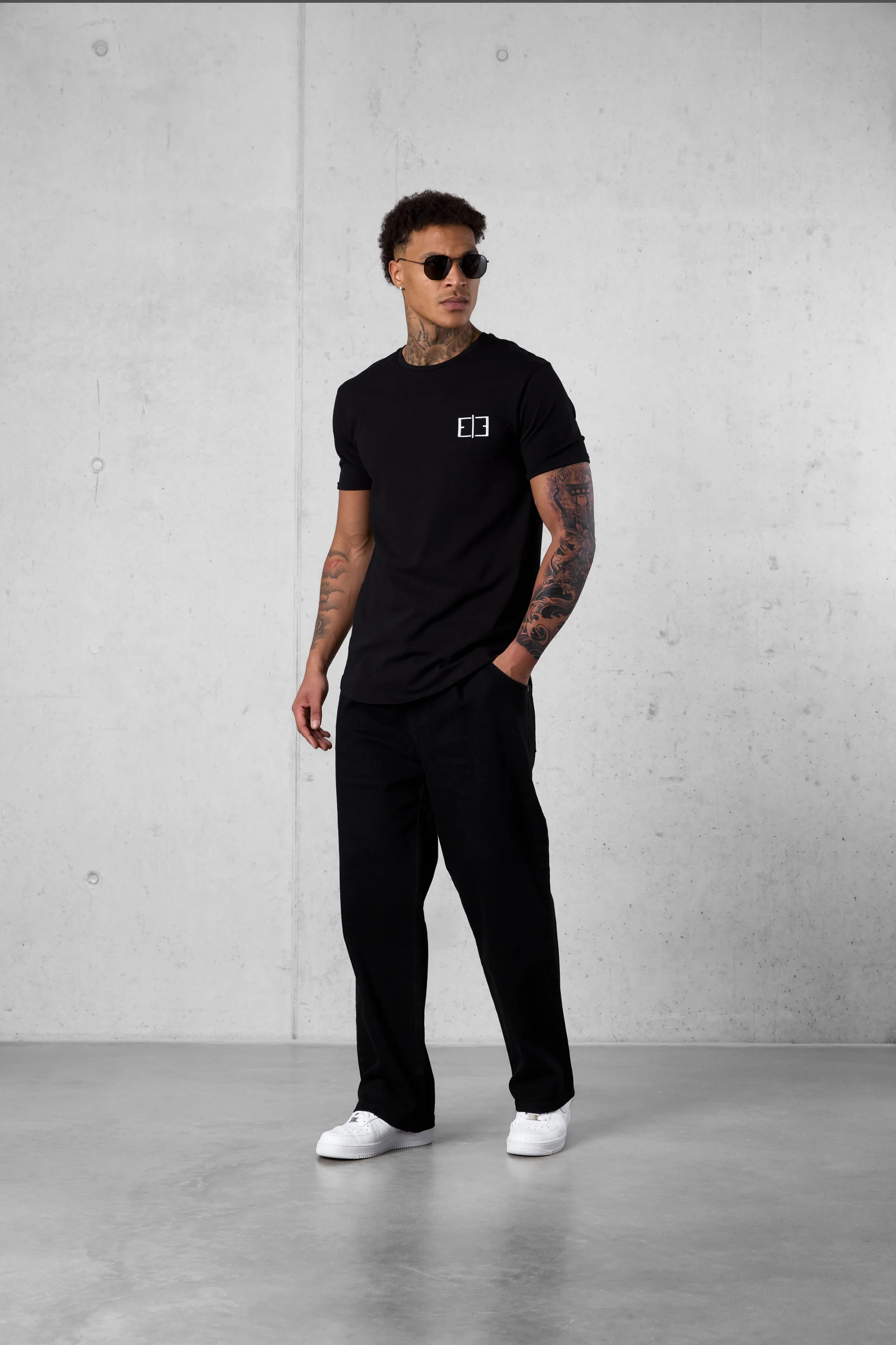 BLACK LOGO TEE - Image 3