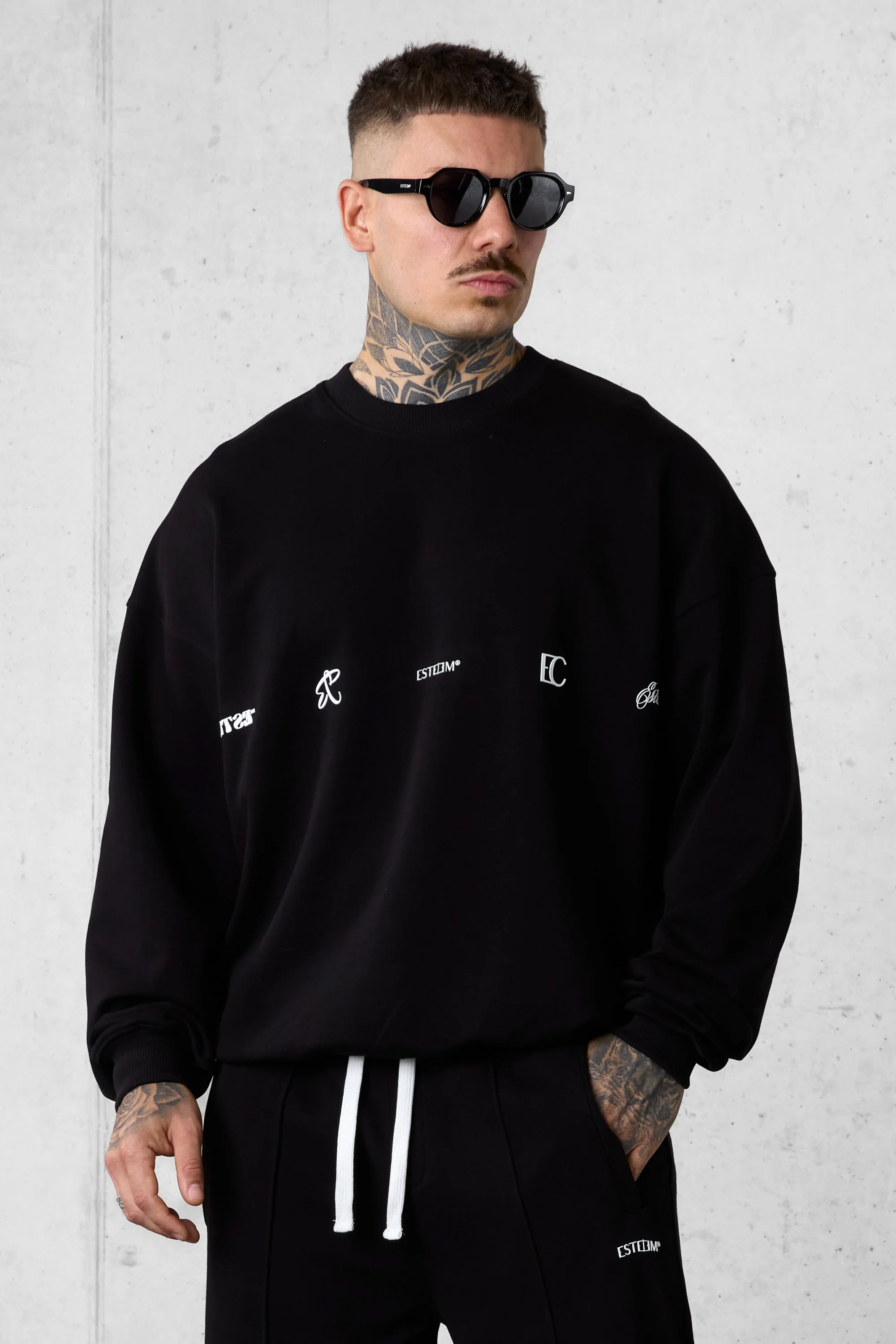 BLACK LOGOS OVERSIZED SWEATER - Image 3
