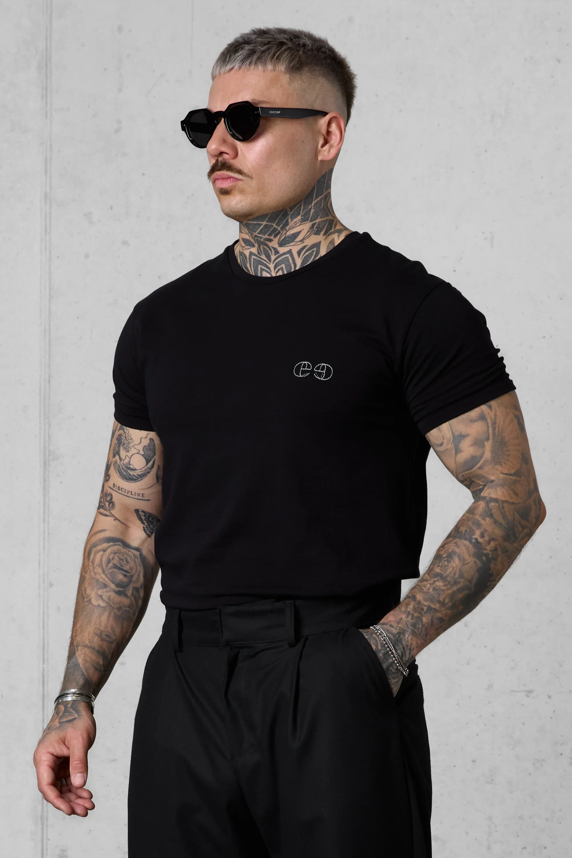 BLACK LOOP LOGO TEE - Image 4