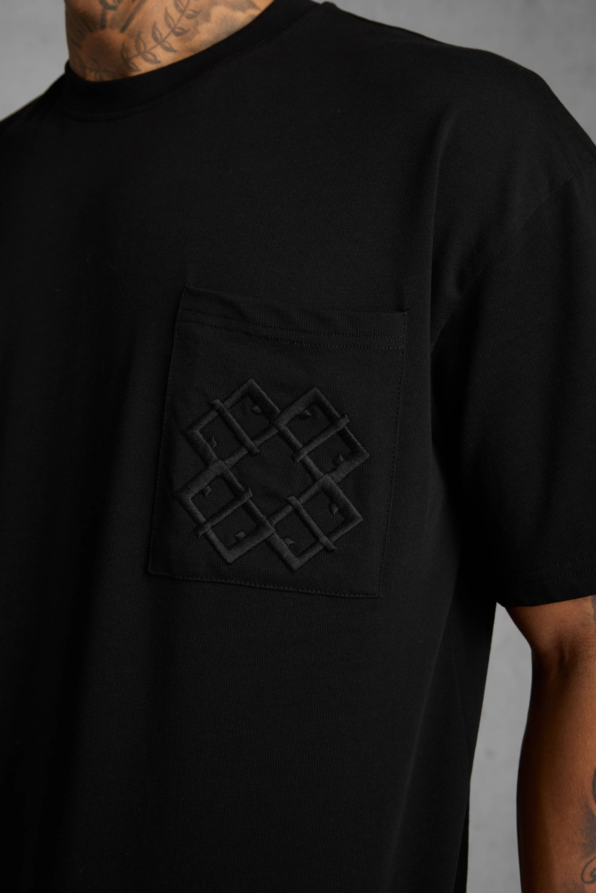 BLACK MONOGRAM REGULAR TEE - Image 2