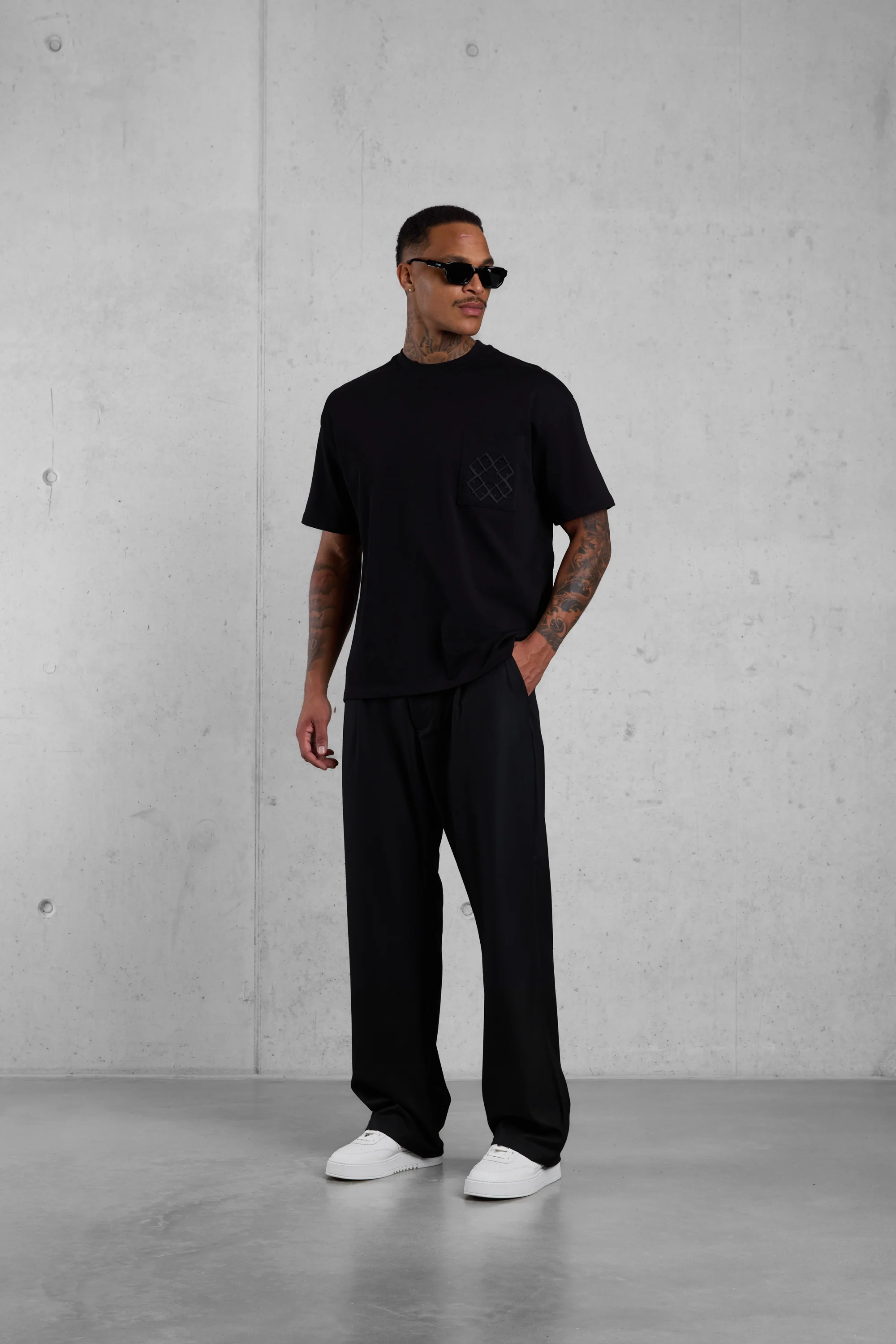 BLACK MONOGRAM REGULAR TEE - Image 3