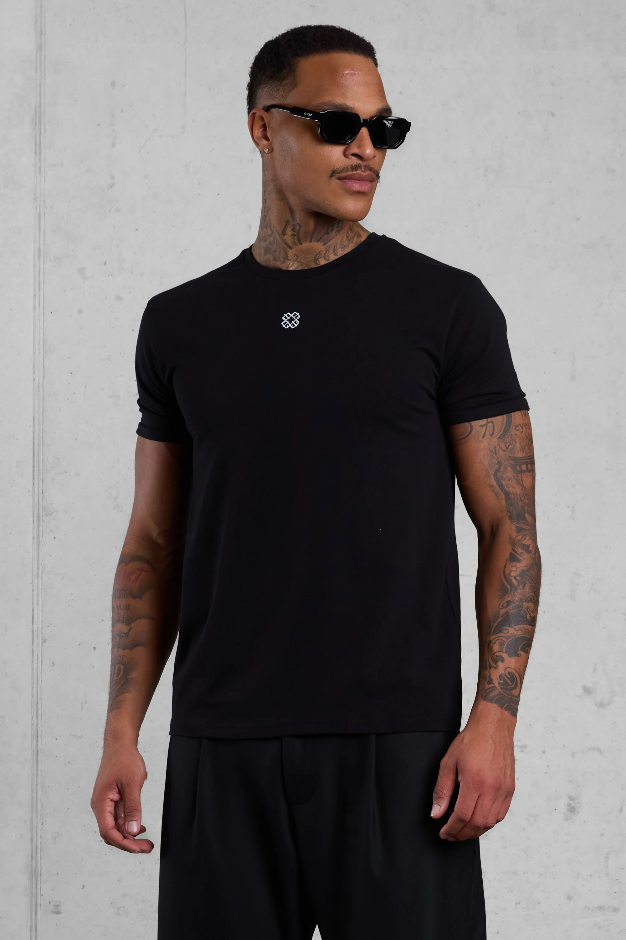 BLACK MONOGRAM TEE - Image 4