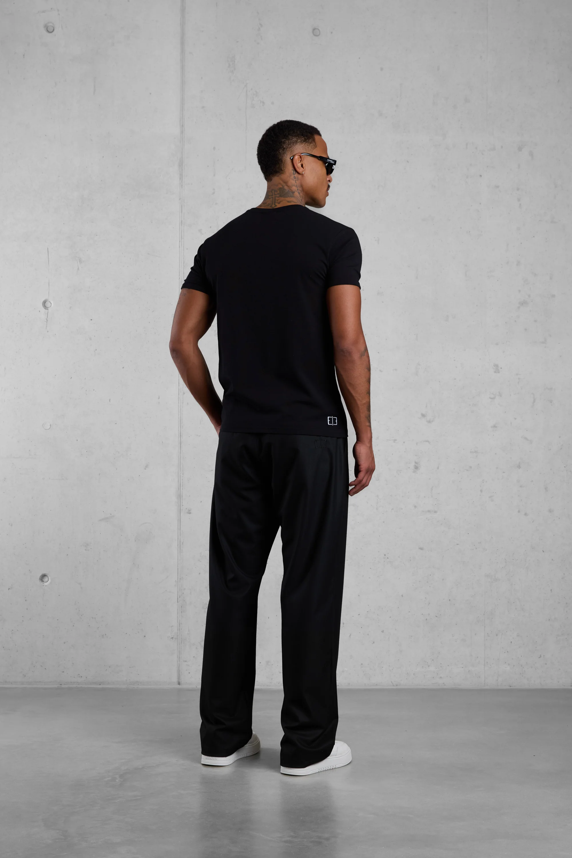 BLACK MONOGRAM TEE - Image 5