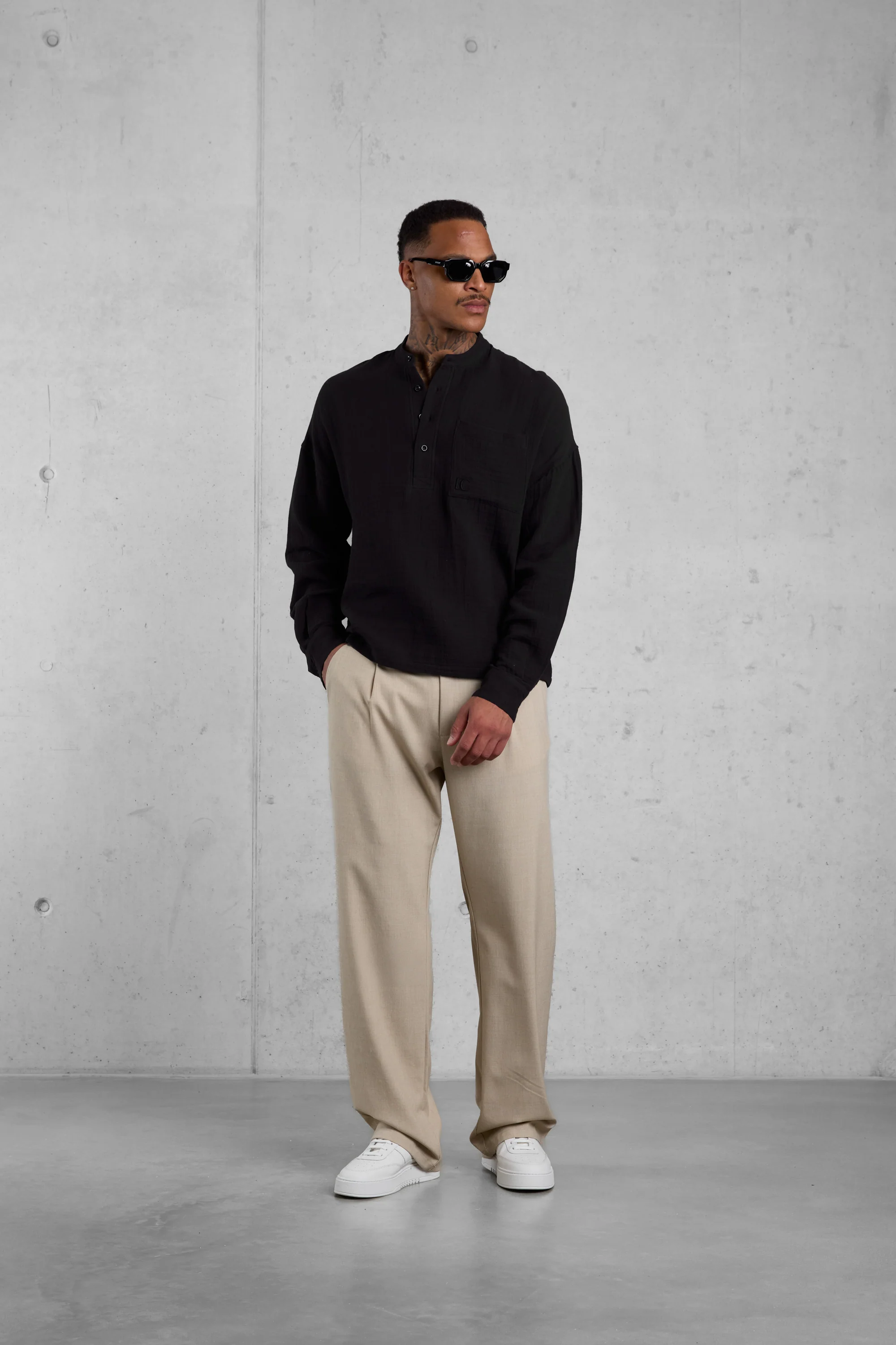 BLACK MUSLIN HENLEY OVERSIZED SHIRT - Image 3