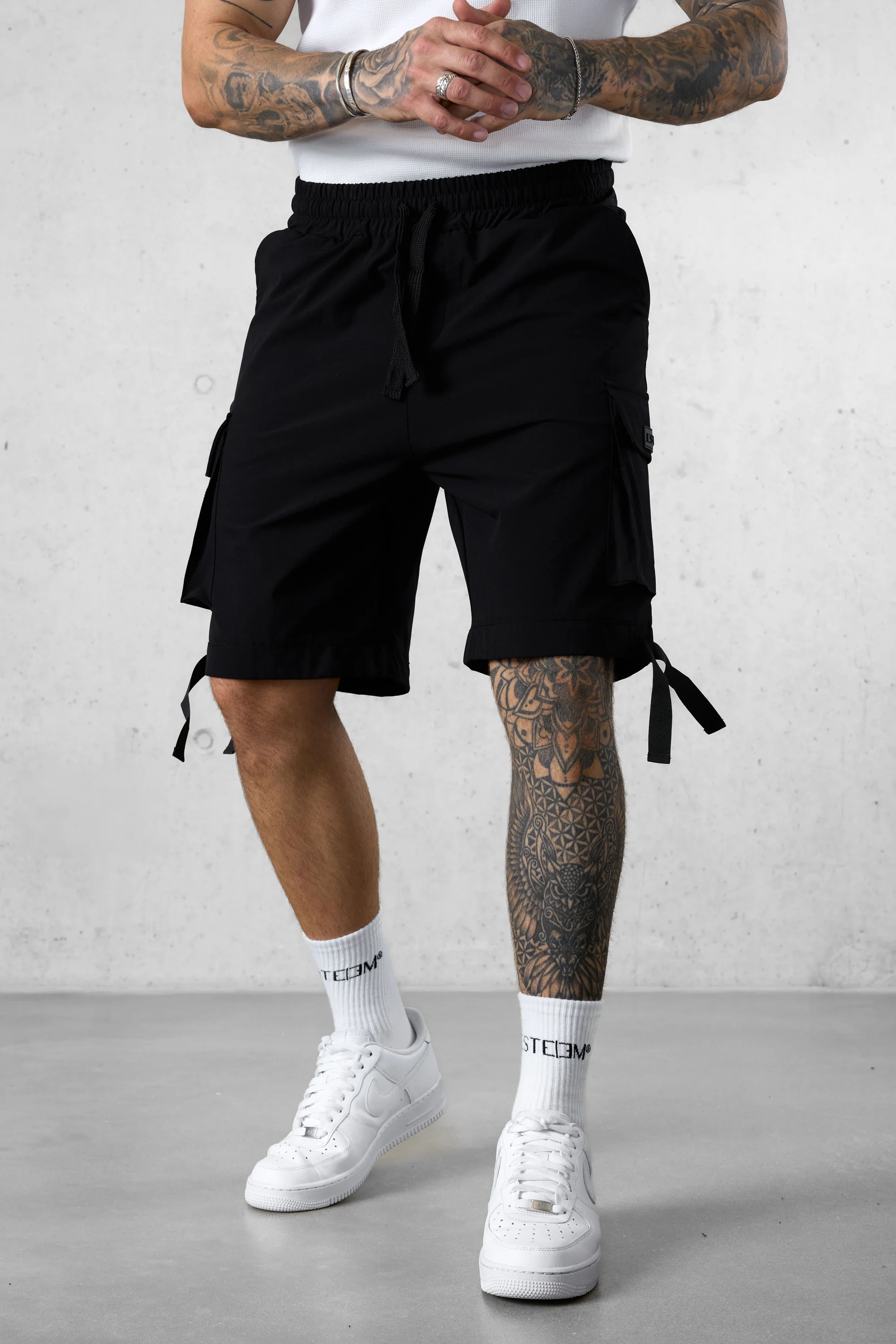 BLACK NYLON CARGO SHORTS - Image 3