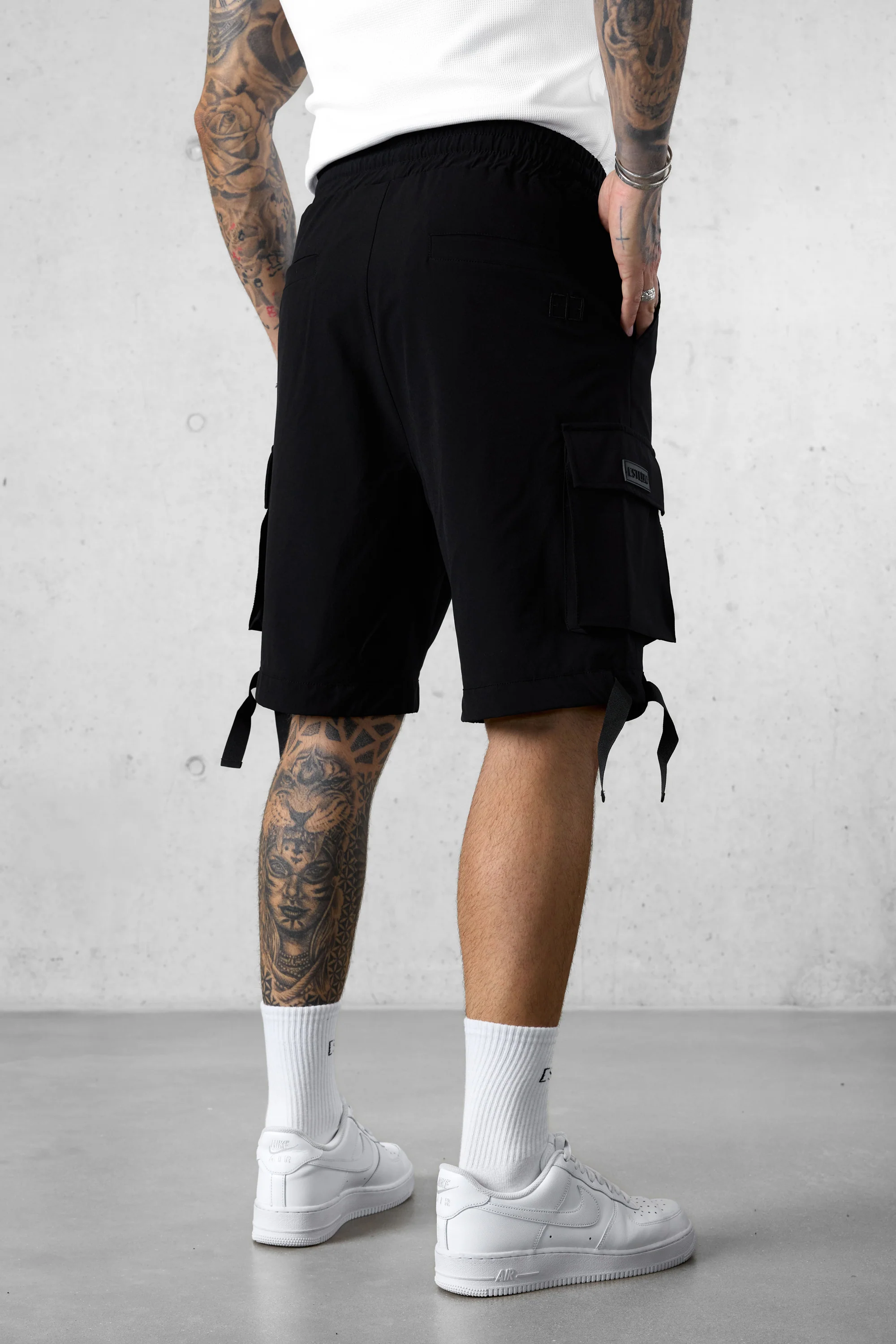 BLACK NYLON CARGO SHORTS - Image 4