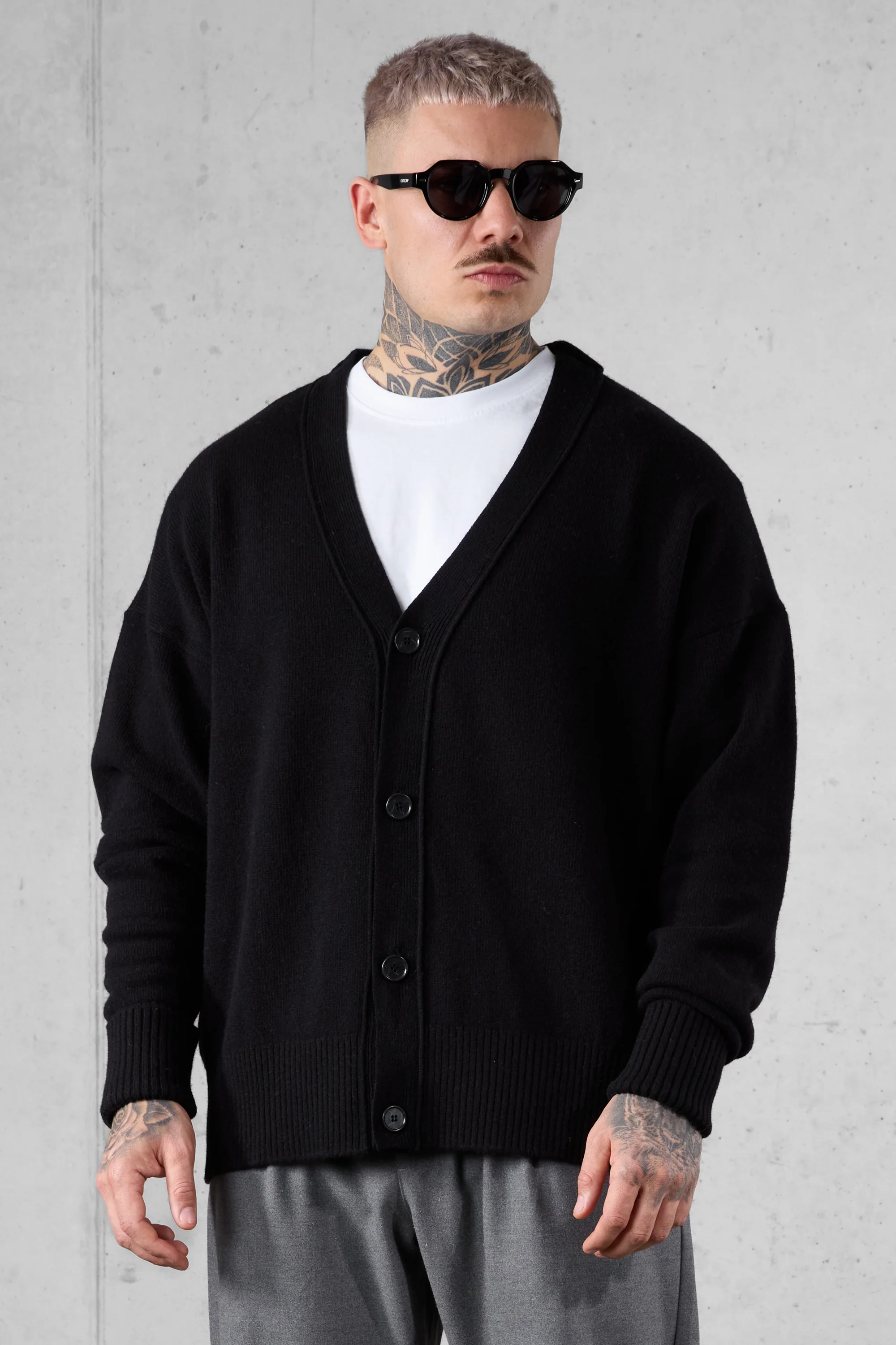 BLACK OVERSIZED KNIT CARDIGAN - Image 4