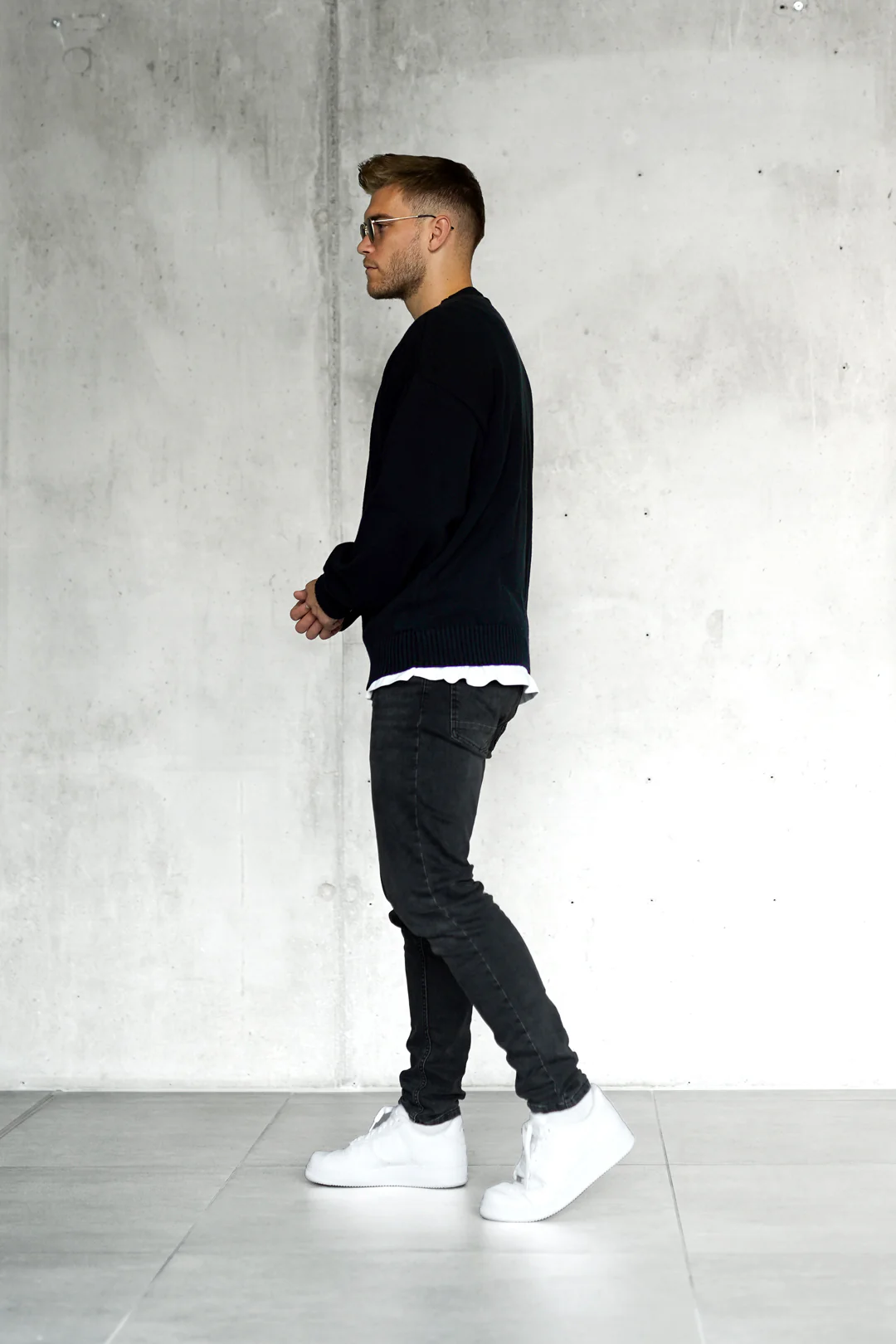 BLACK OVERSIZED KNIT SWEATER - Image 3