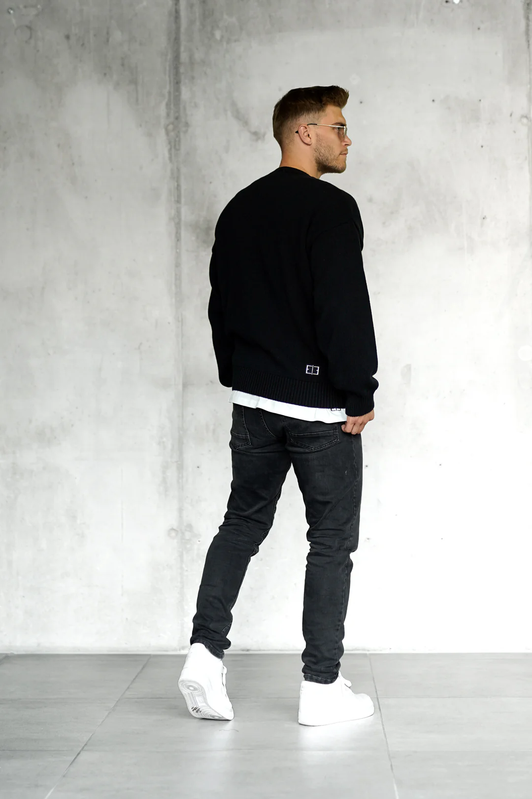 BLACK OVERSIZED KNIT SWEATER - Image 4