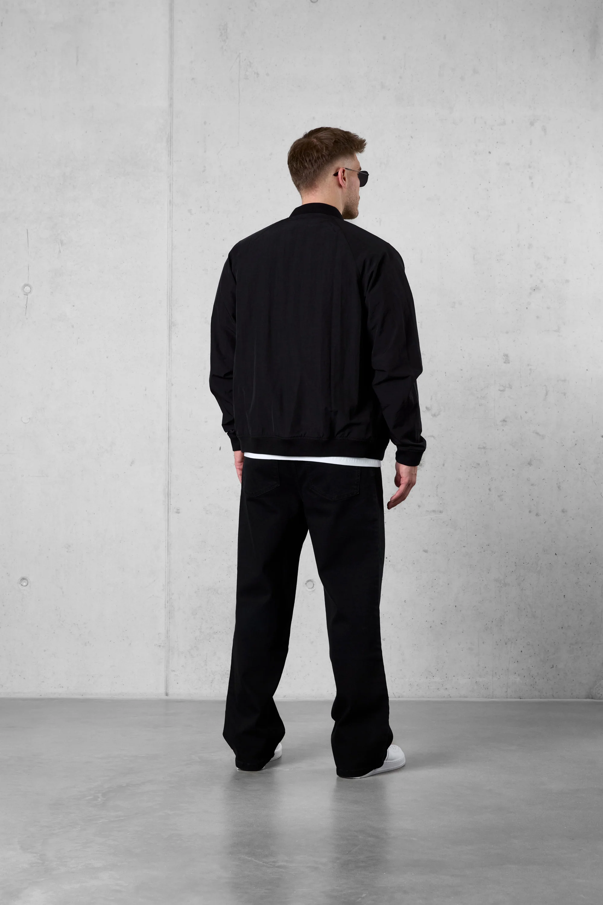 BLACK NYLON BOMBER JACKET - Image 4