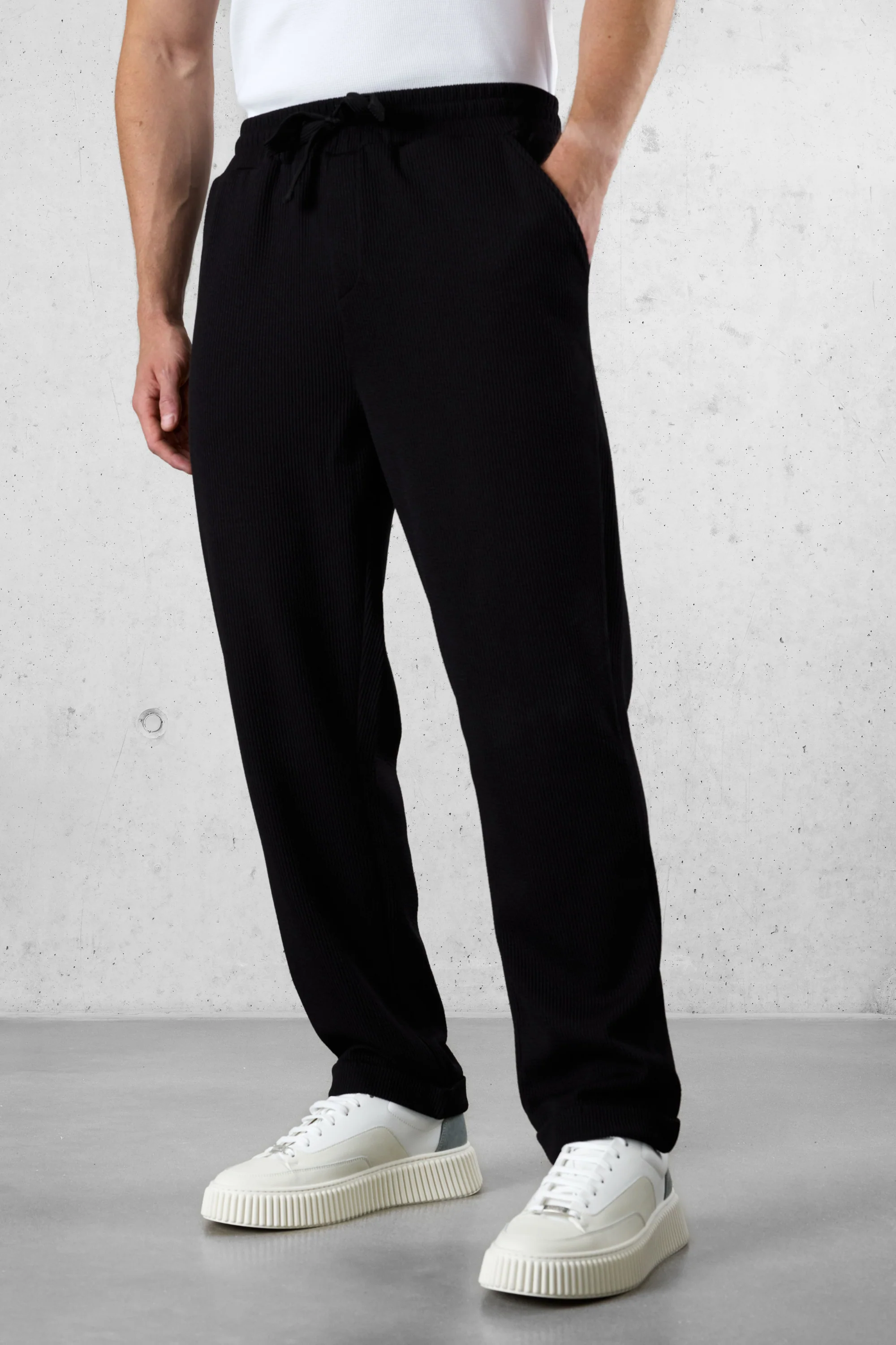 BLACK RUFFLES PANTS