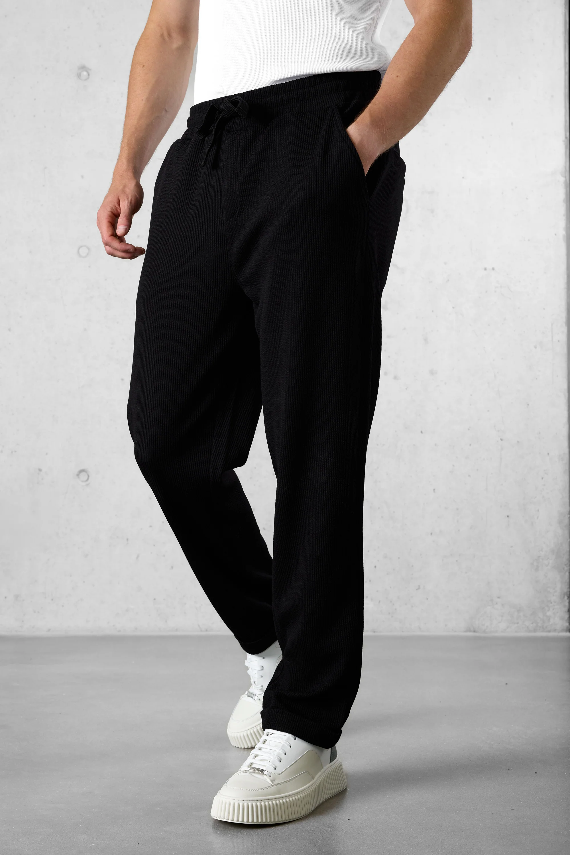 BLACK RUFFLES PANTS - Image 3