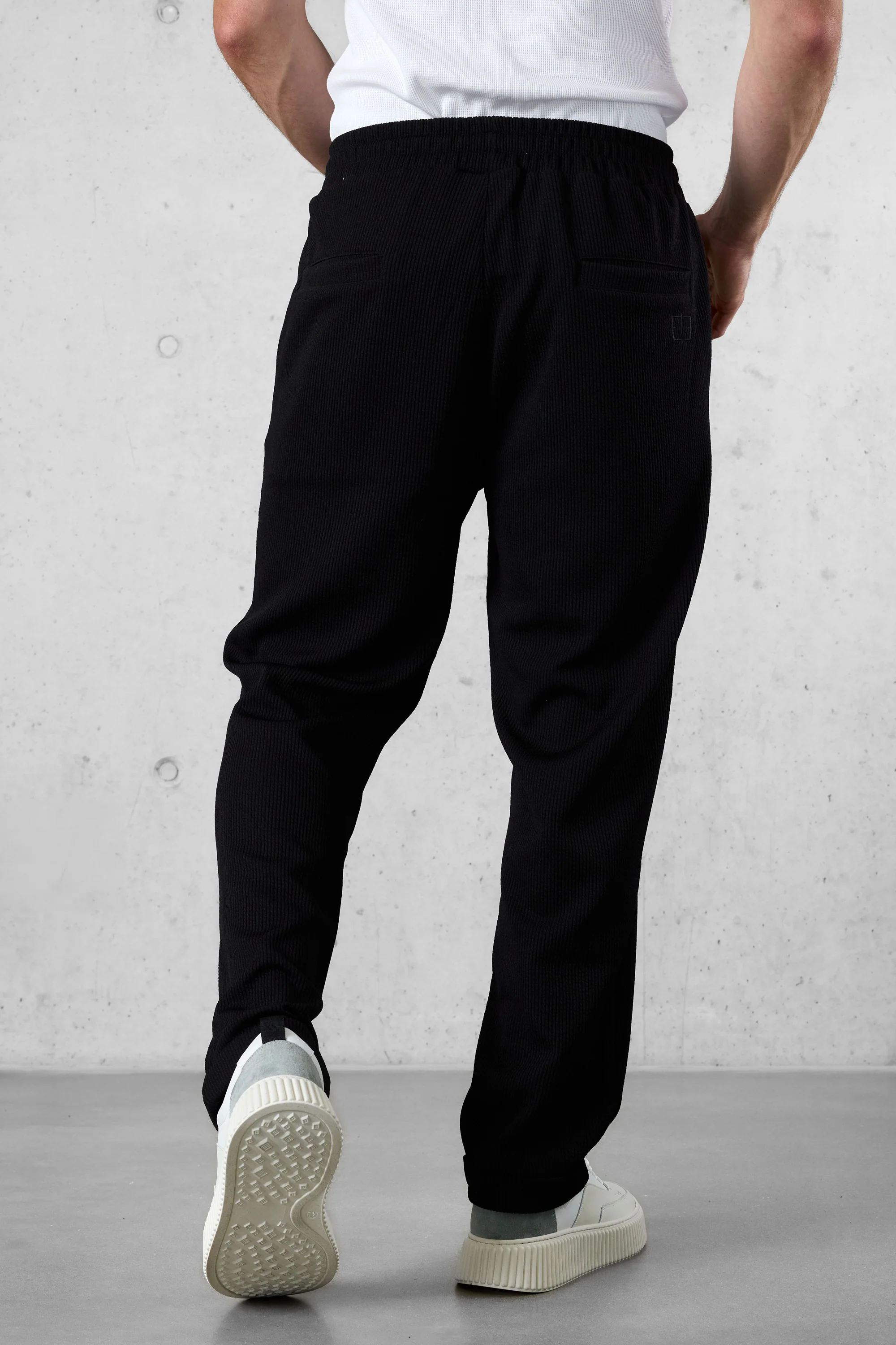 BLACK RUFFLES PANTS - Image 4