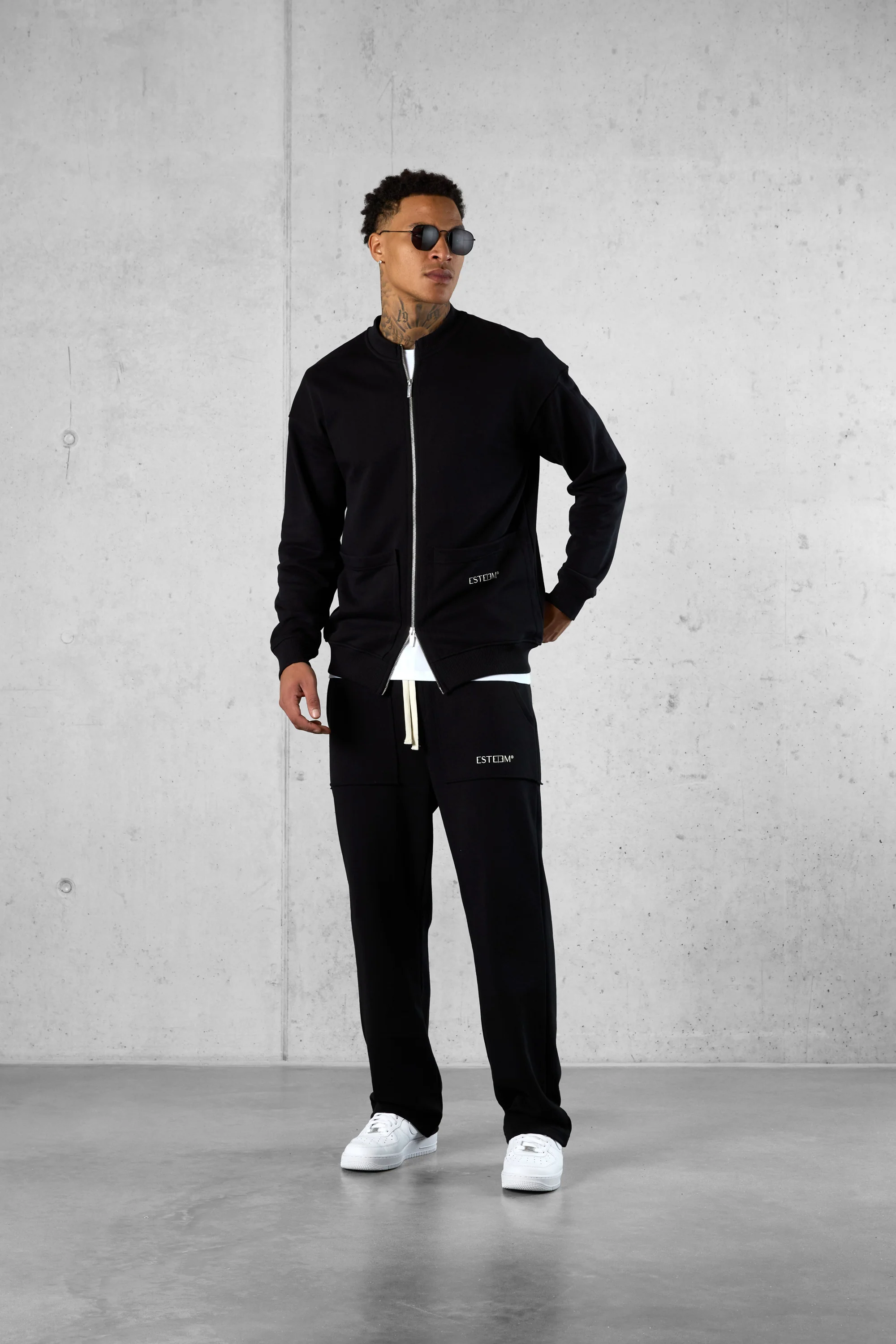 BLACK SEAMS POCKET ZIP SWEATER - Image 3
